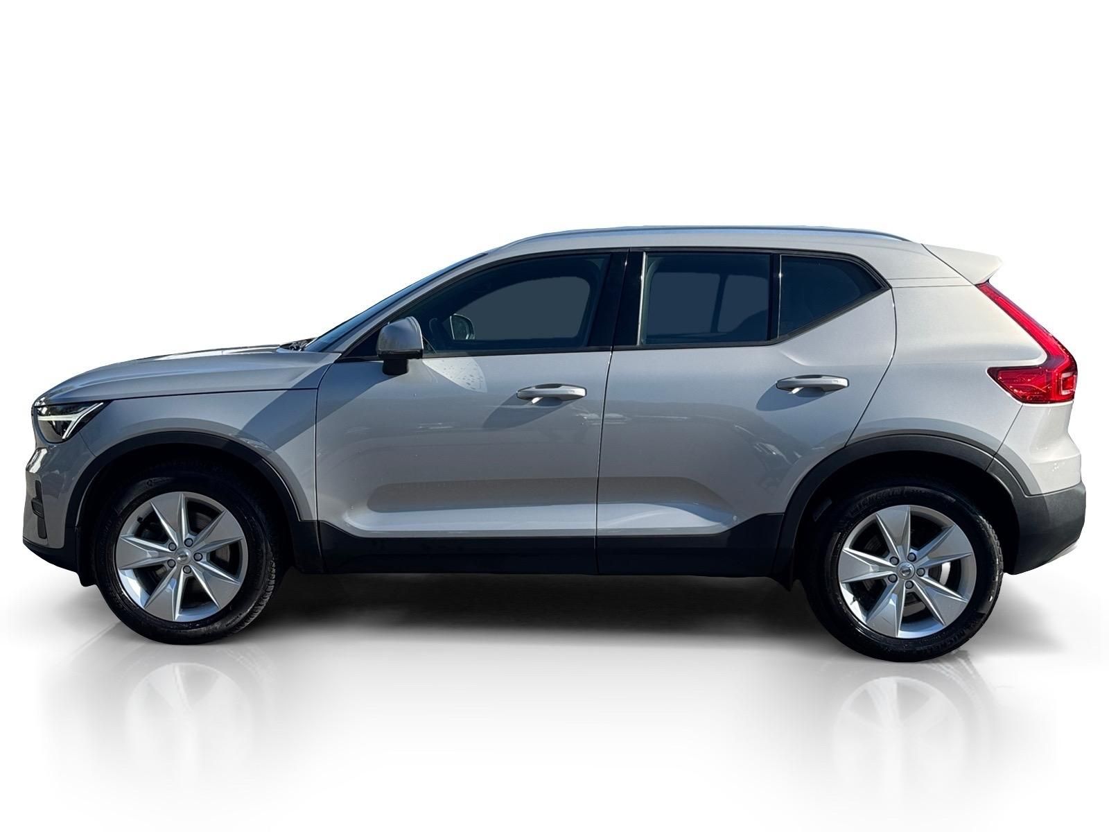 Volvo XC40, B3 FWD // 1. maj // ČR + kola - fotka 2