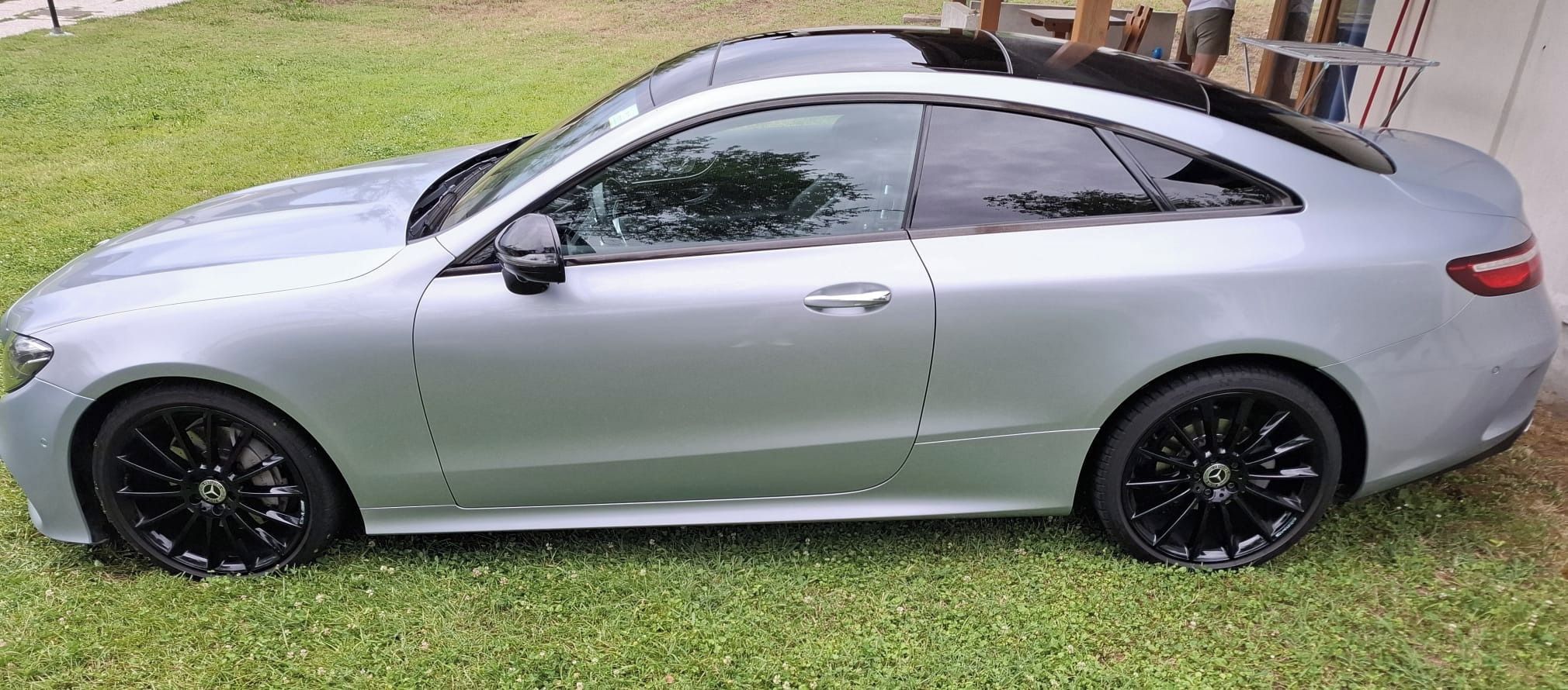 Mercedes-Benz Třídy E, 220d 4Matic - fotka 4