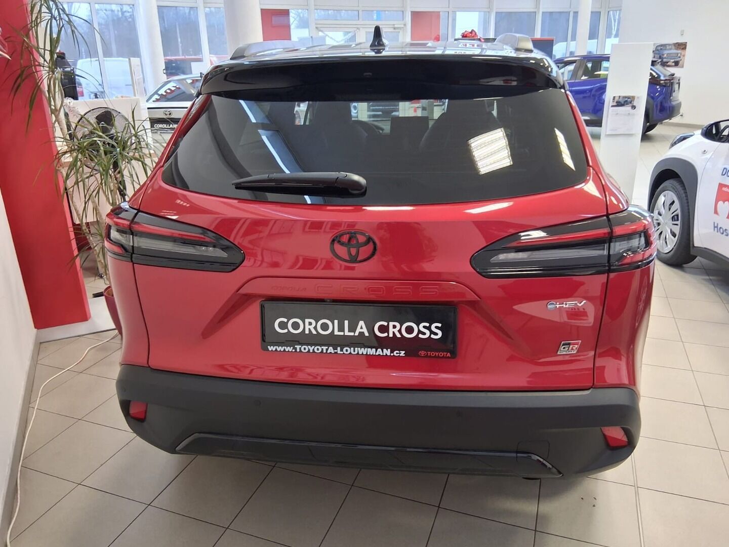 Toyota Corolla Cross, GR-sport 2,0 HEV - fotka 4