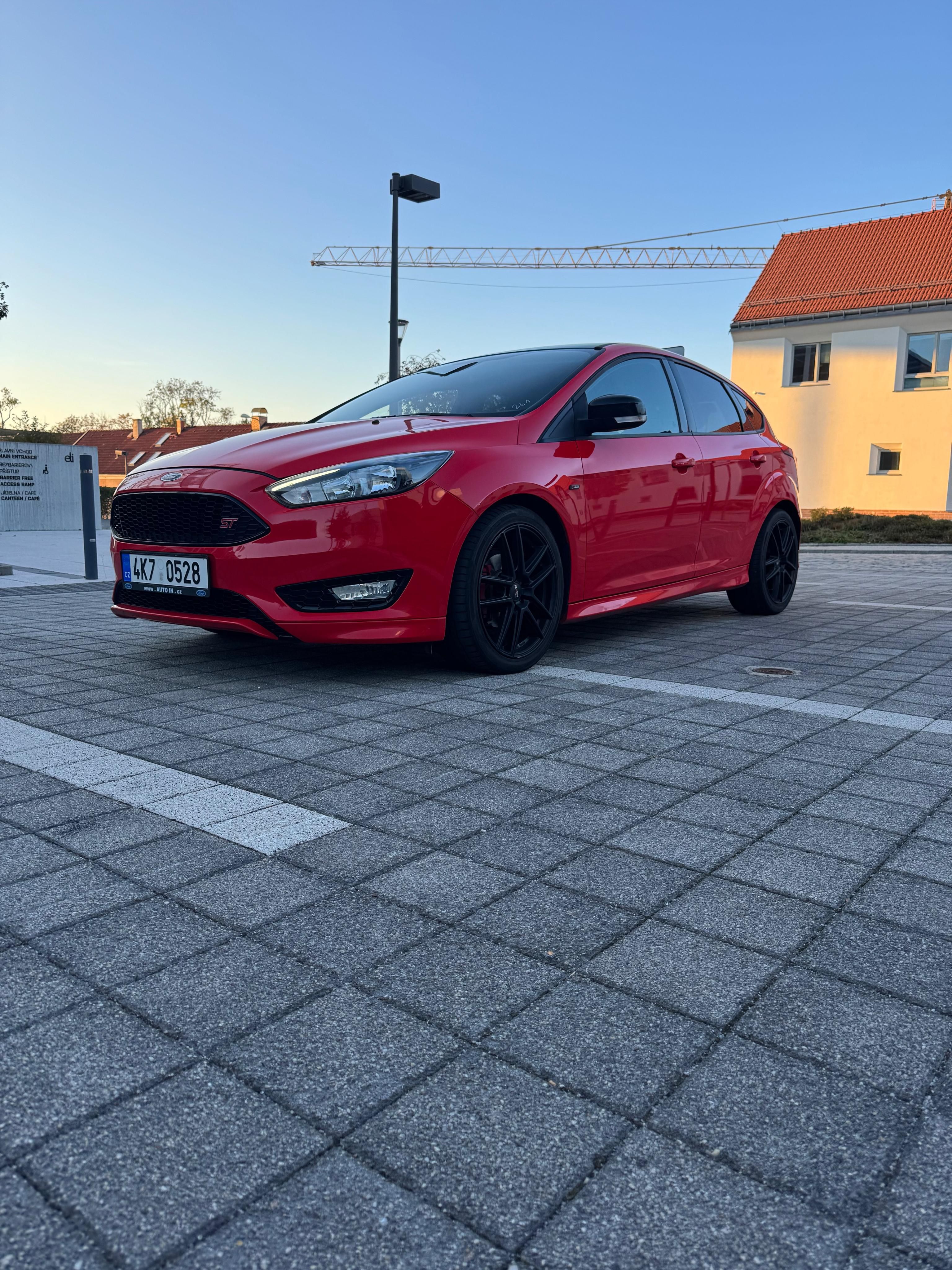 Ford Focus, 1.0 ecobust ST-line - fotka 3