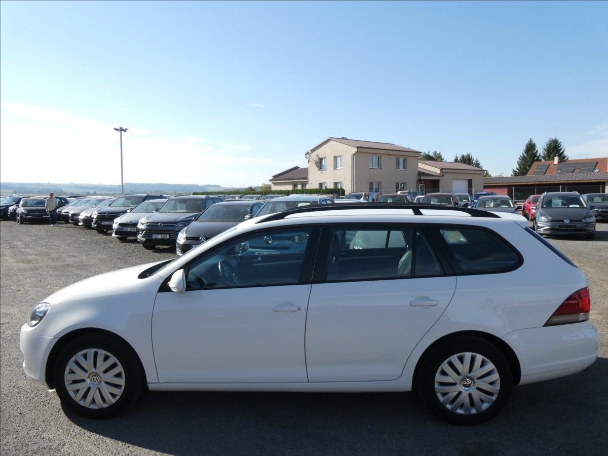 Volkswagen Golf, 1,2 TSi 77kW serviska, klima - fotka 6