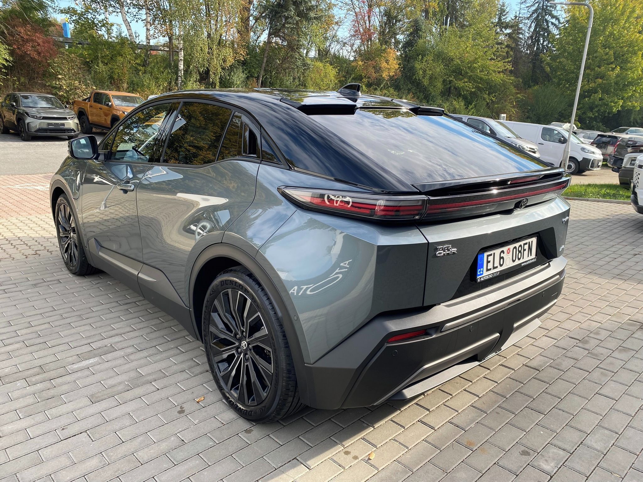 Toyota C-HR, + BEV343 4X4 Executive + tažné - fotka 4