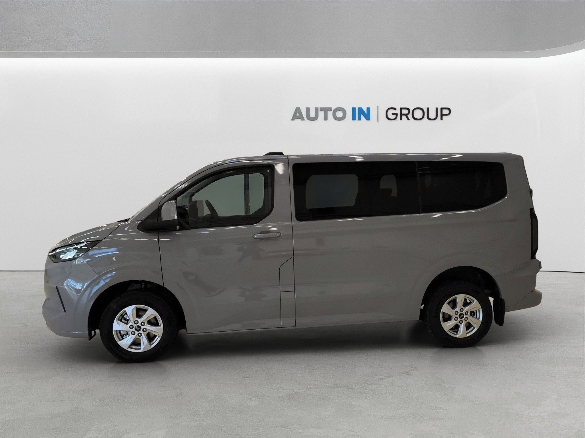 Ford Transit Custom, kombi 2.0 TDI L2 Limited - fotka 2