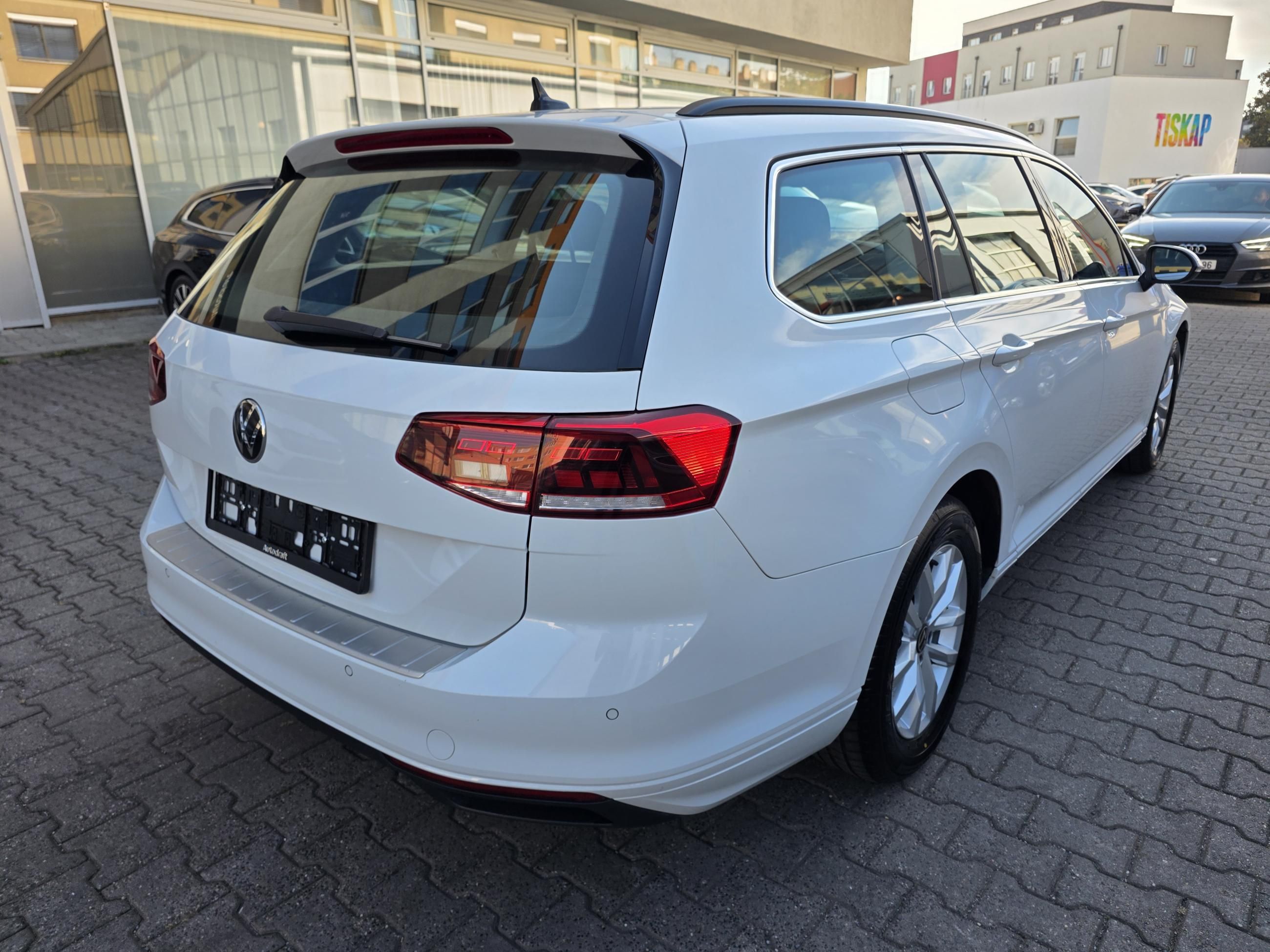 Volkswagen Passat Variant, 2.0 TDI 110kW DSG / Tažné - fotka 6