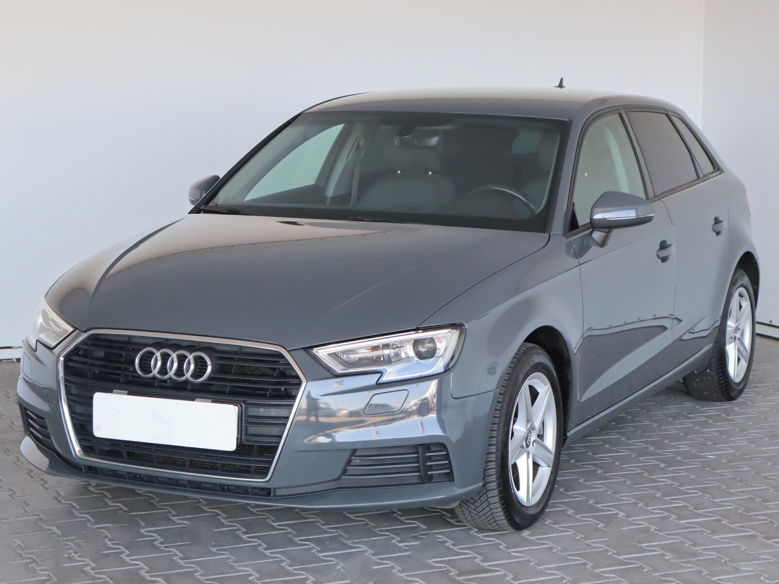 Audi A3, 1.6 TDI, Automat - fotka 2
