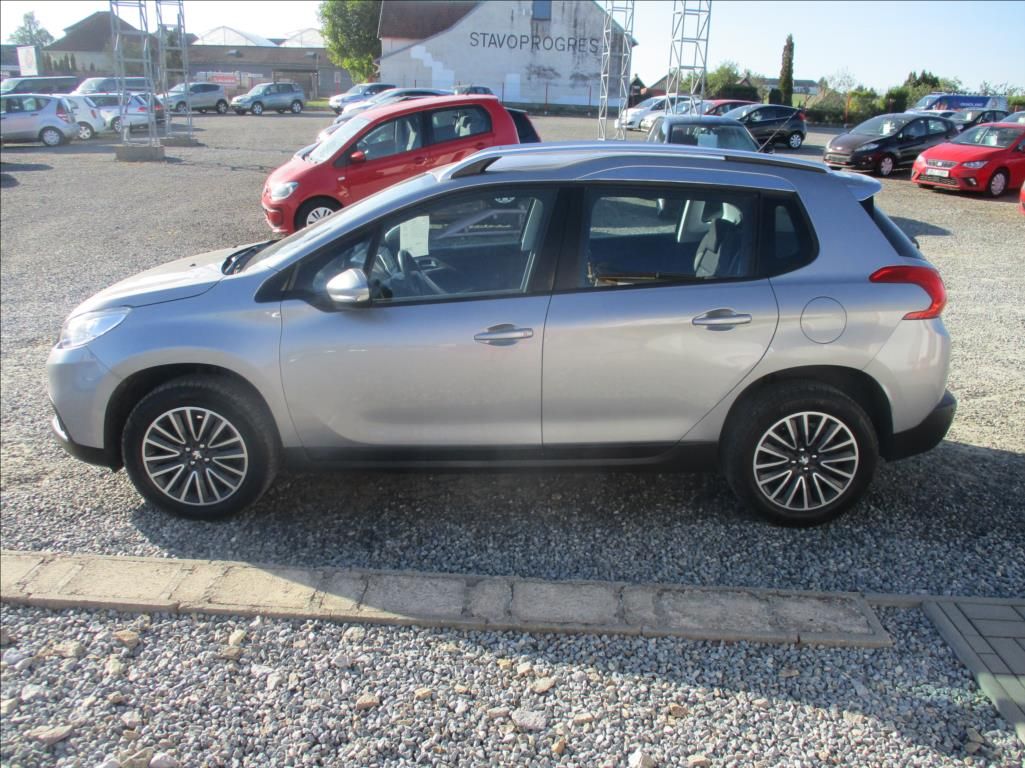 Peugeot 2008, 1,2 i, klima,serv.kniha,tažné, - fotka 4