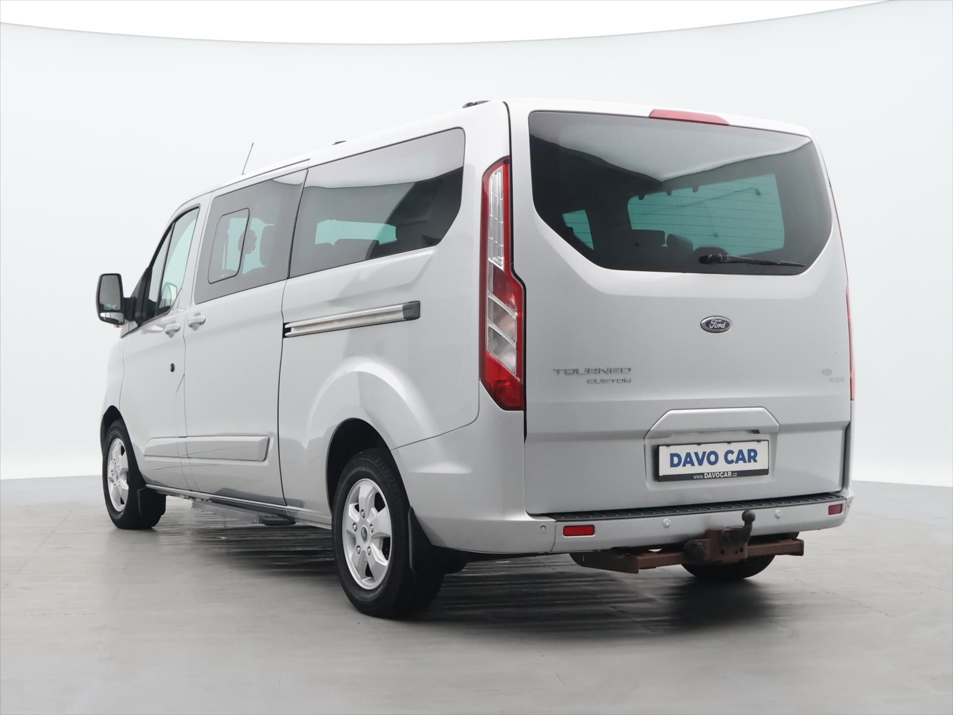 Ford Tourneo Custom, 2,2 TDCI 114kW TITANIUM CZ 8Mí - fotka 5