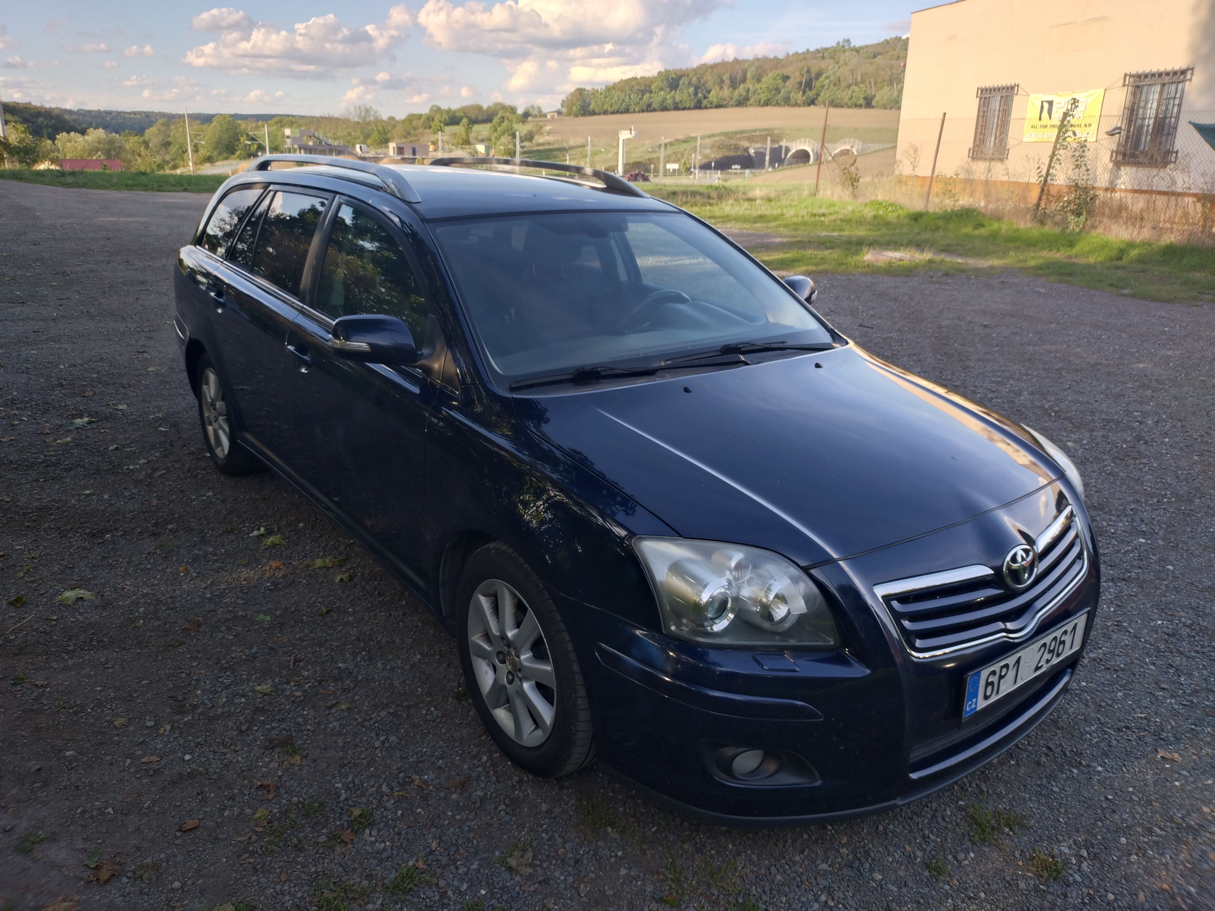 Toyota Avensis, 2.0 D-4D, tažné, motor po GO - fotka 3