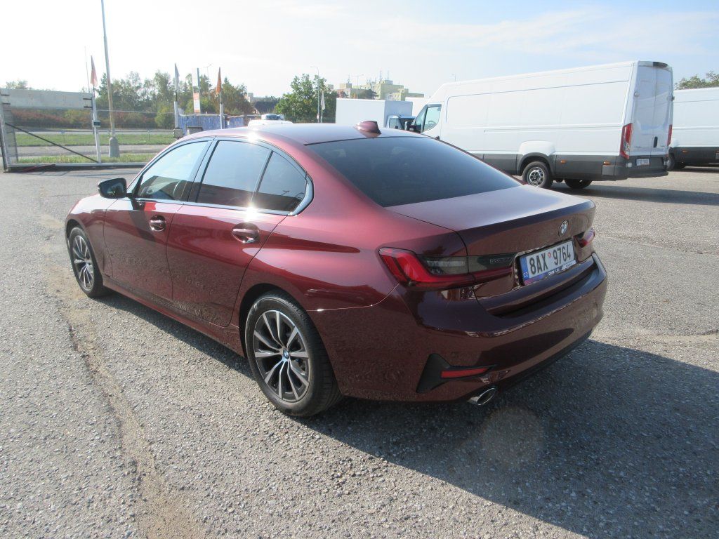 BMW Řada 3, 3.0 330d At  Sport Line - fotka 4