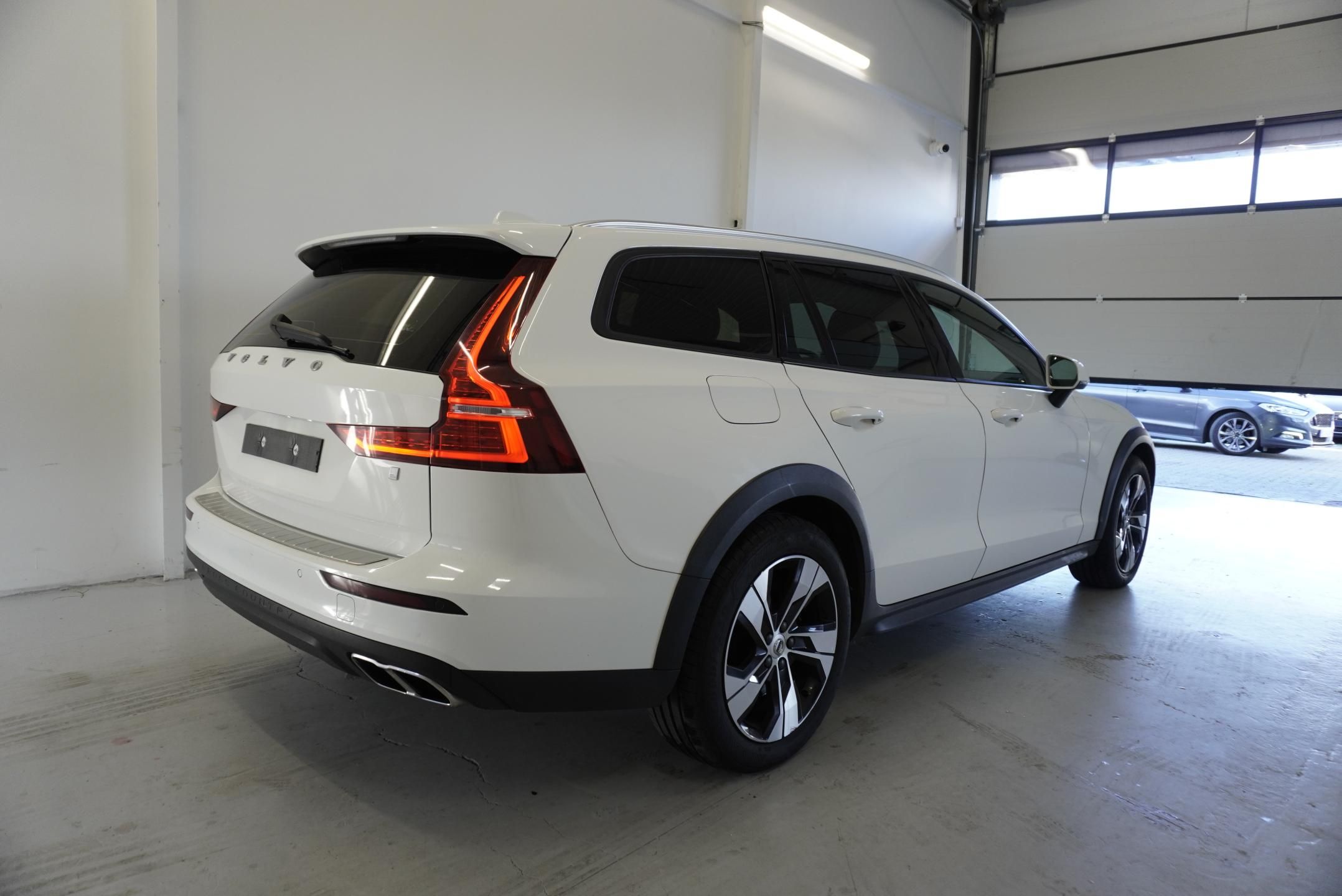 Volvo V60, CROSS COUNTRY 2,0 D4 AWD AUT. - fotka 5