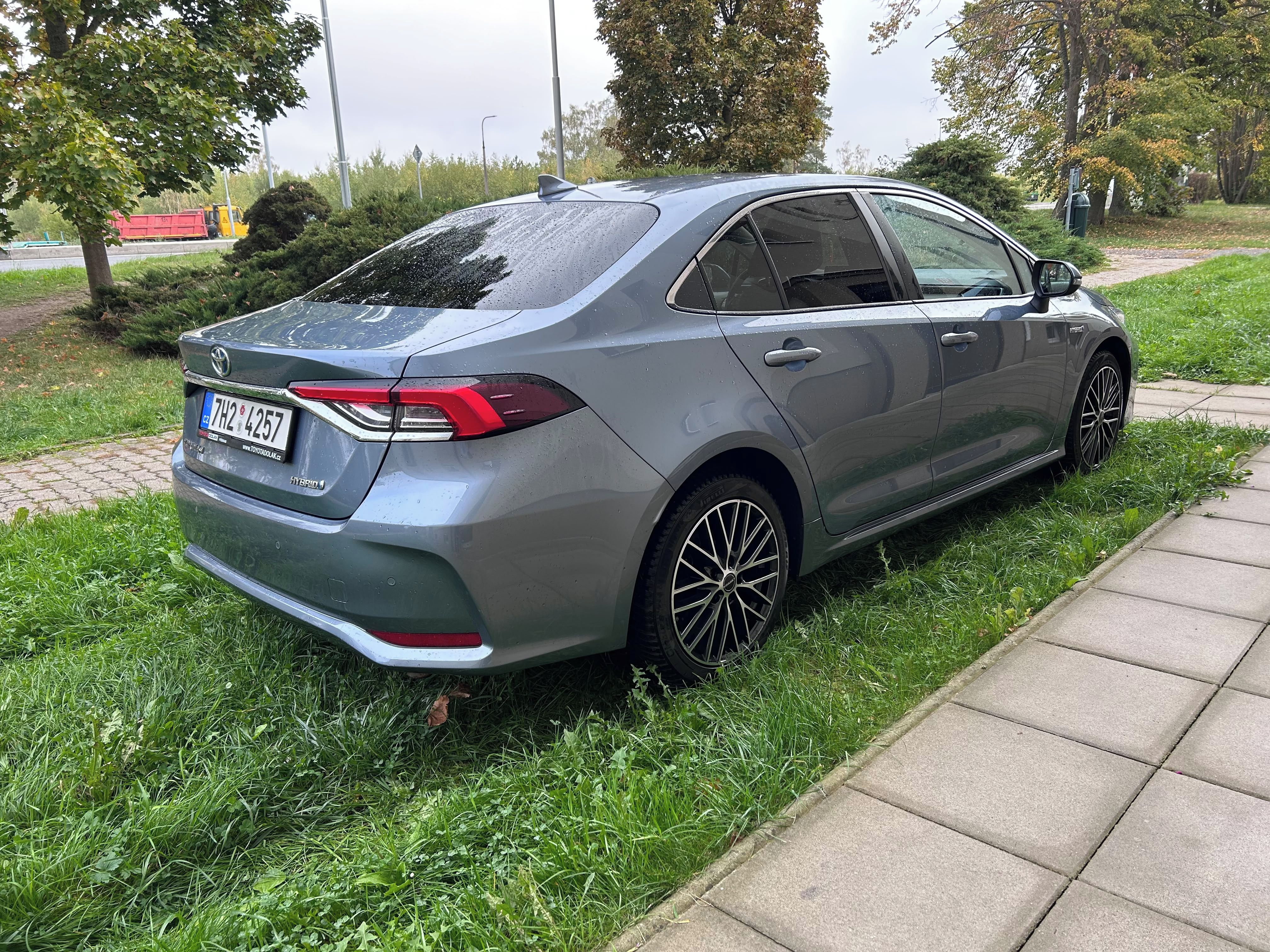 Toyota Corolla, Corolla 1.8 hybrid - fotka 2