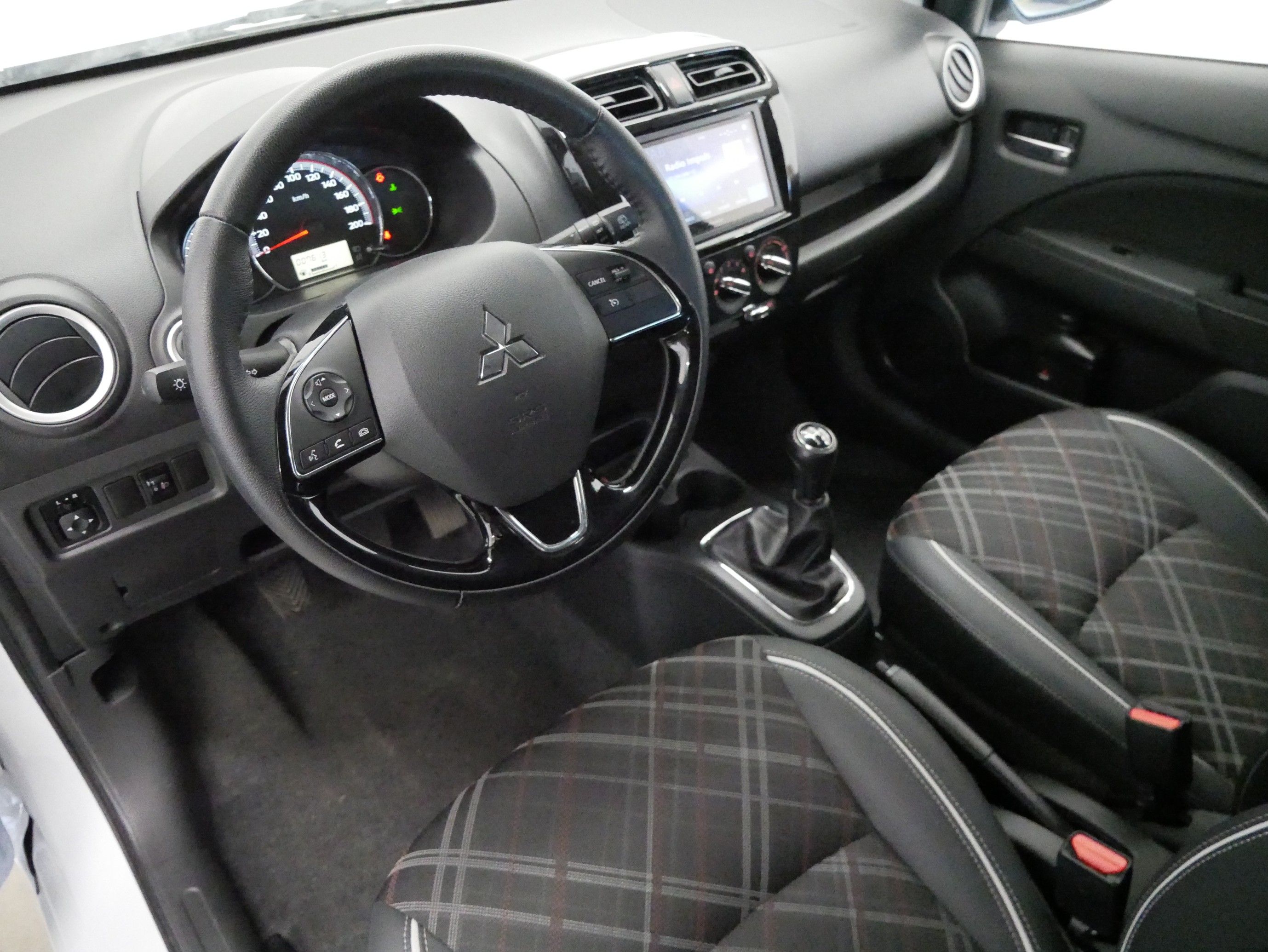 Mitsubishi Space Star, 1.2 MIVEC, 52kW Instyle - fotka 5