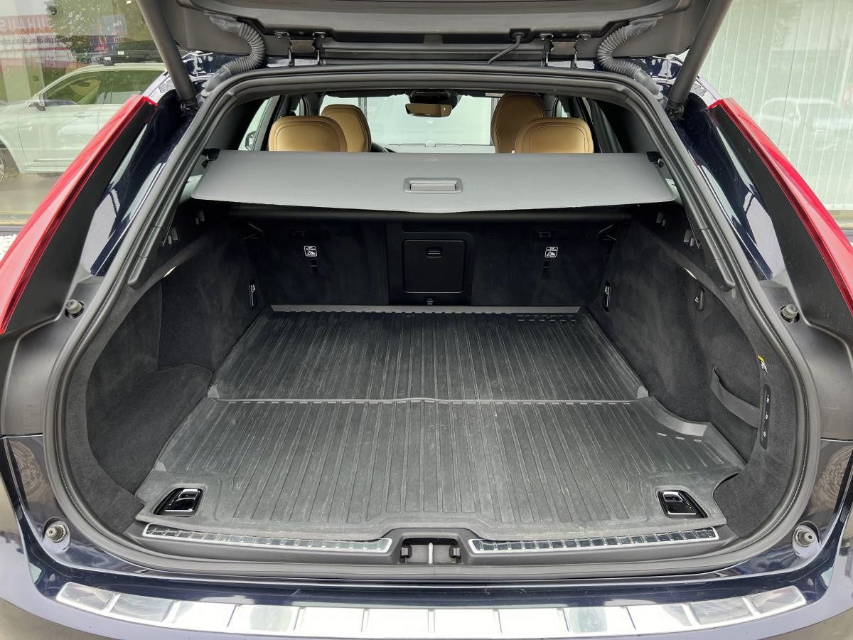 Volvo V90, T8 PHEV AWD Inscription AUT ČR - fotka 5