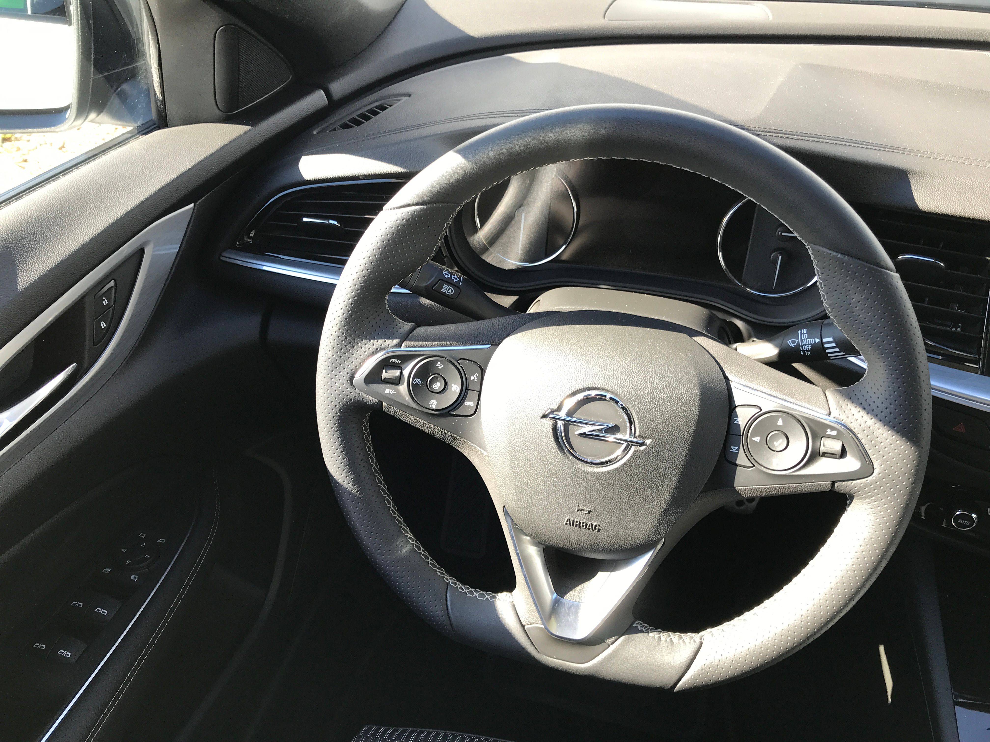Opel Insignia - fotka 6