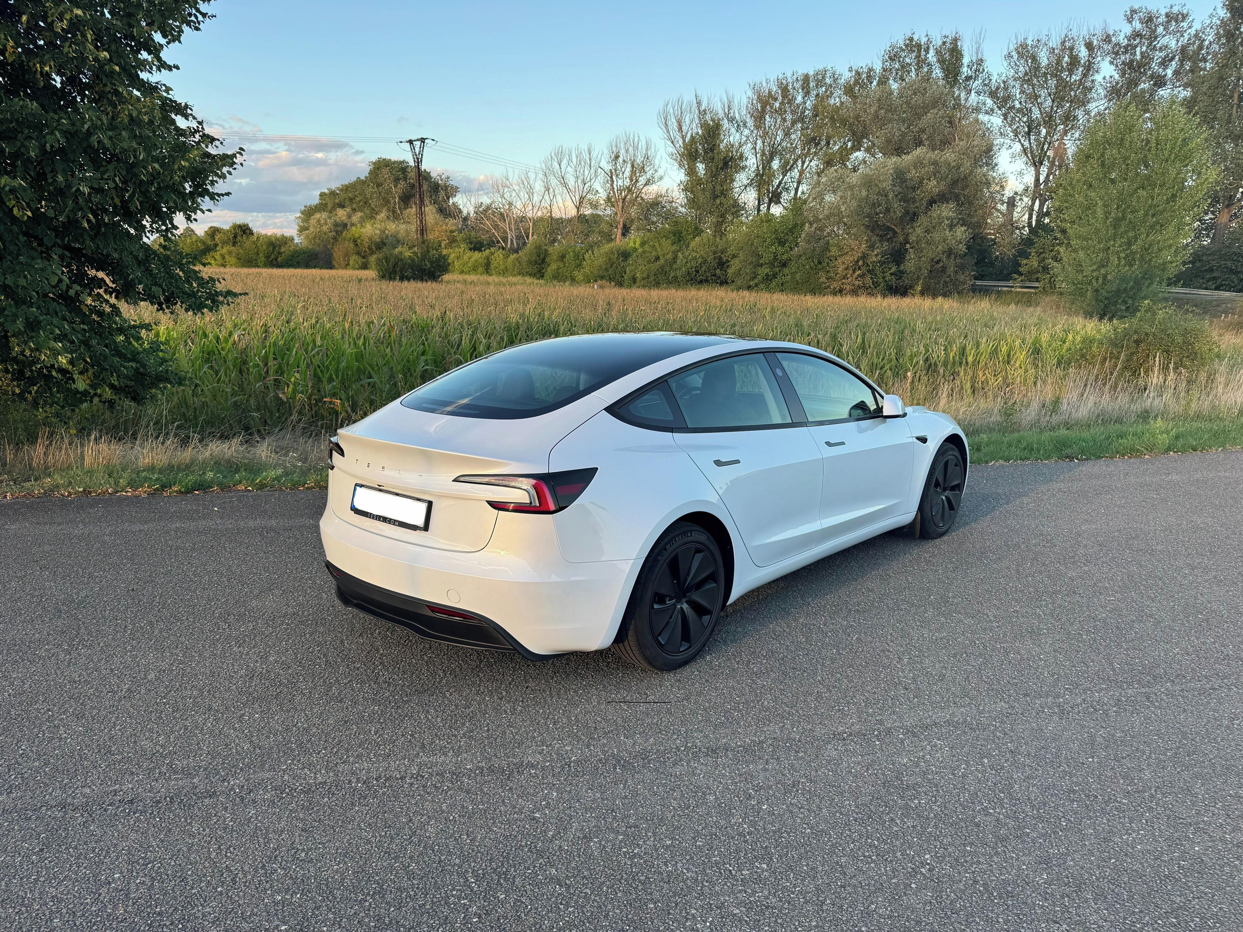 Tesla Model 3, Standard Range LFP,SoH 95%,ČR - fotka 5