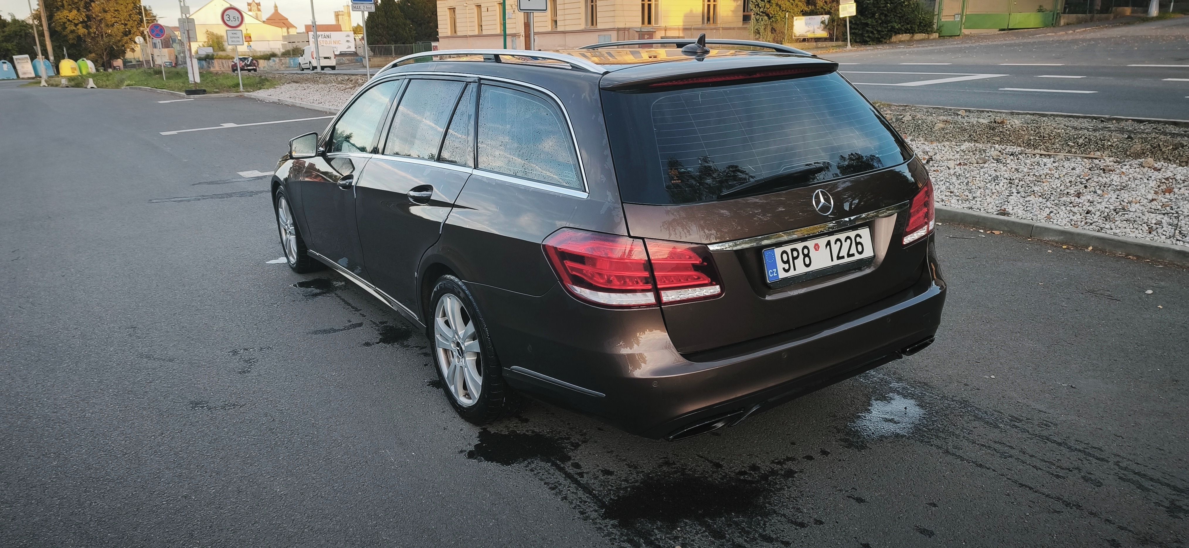 Mercedes-Benz Třídy E, E220 Bluetec 125kw 9g-tronic - fotka 4