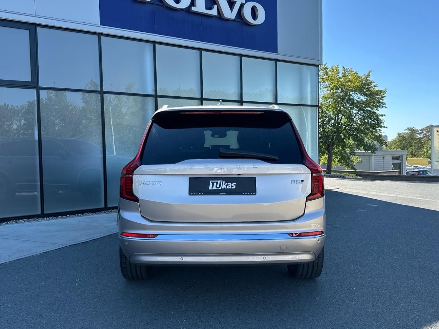 Volvo XC90, 2.0B5 184kW 4x4  PLUS BRIGHT - fotka 5