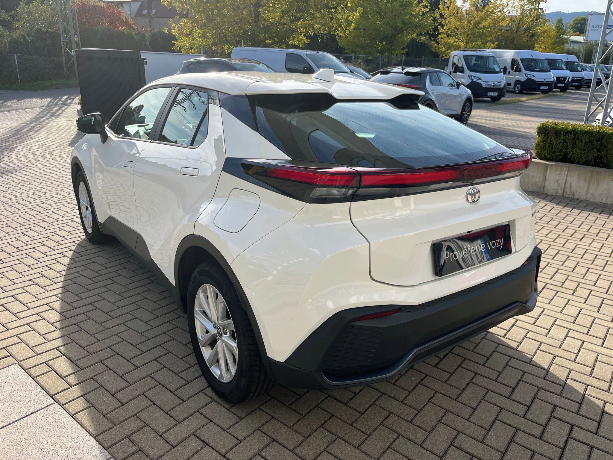 Toyota C-HR, 1.8 Hybrid 140k e-CVT Comfort - fotka 4