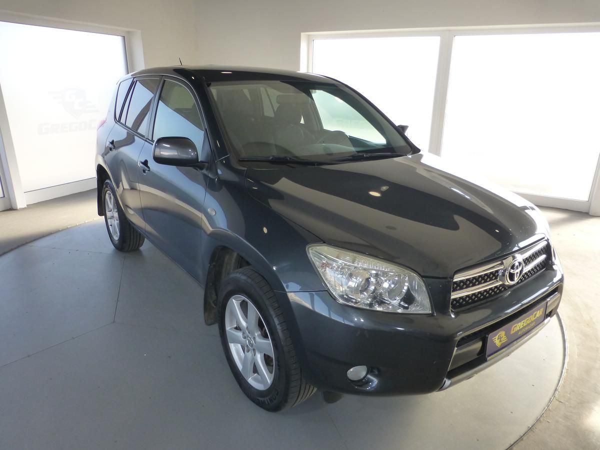Toyota Rav4, 2,2 D-4D*ALU**TAŽNÉ**4X4 - fotka 4