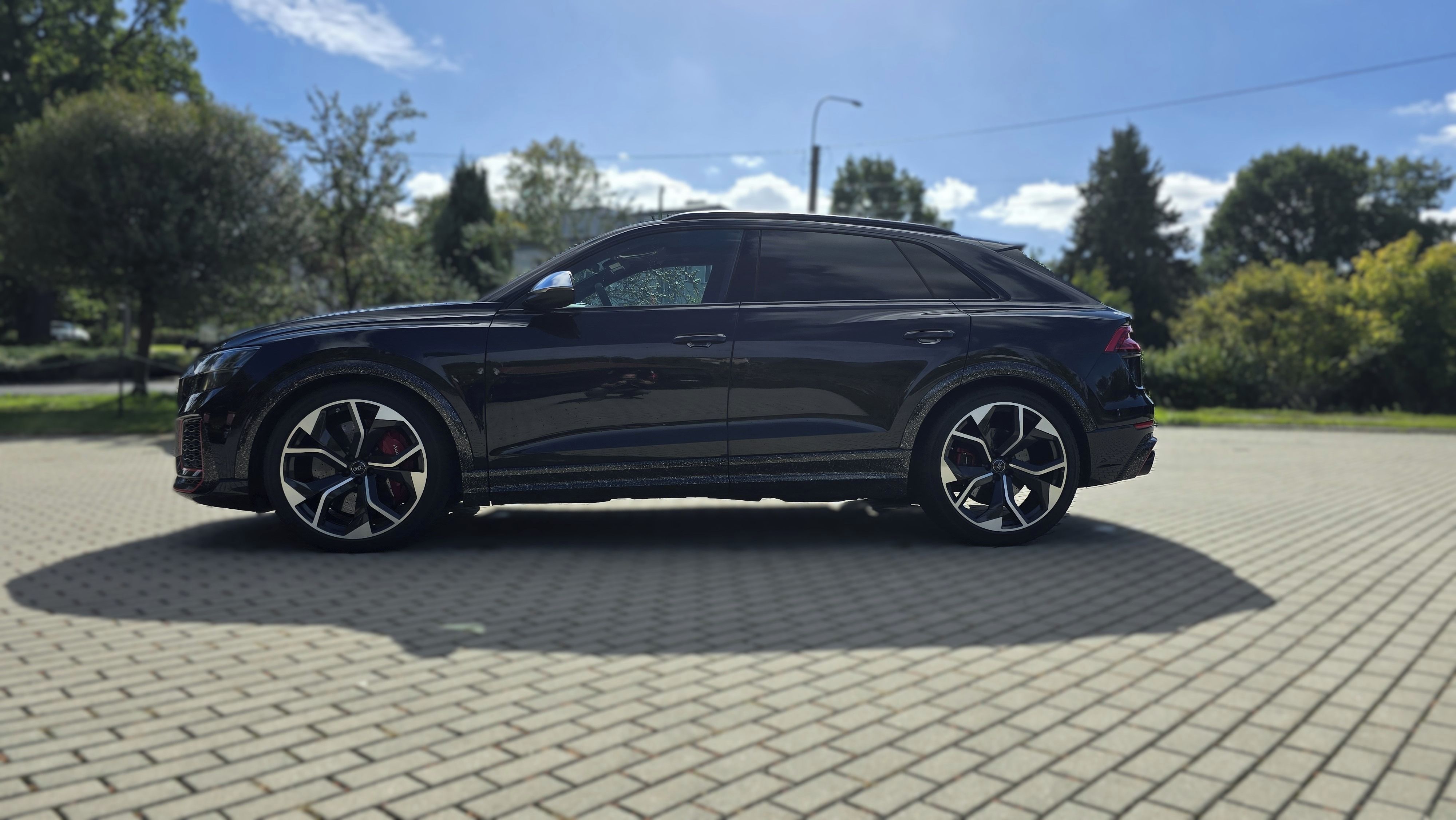 Audi RS Q8, 23" kola Audi  keramické brzdy - fotka 4