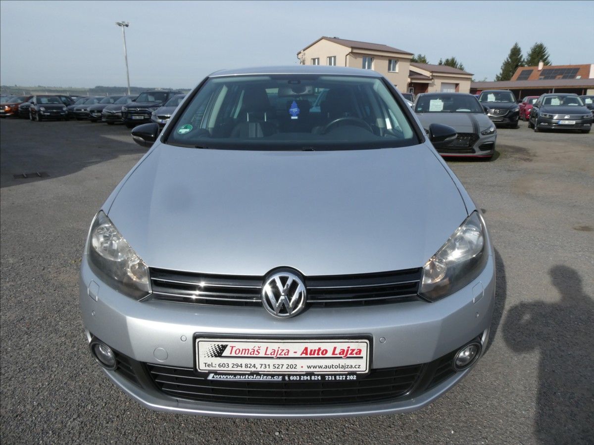 Volkswagen Golf, 1,2 TSi 77kW MATCH serviska - fotka 2