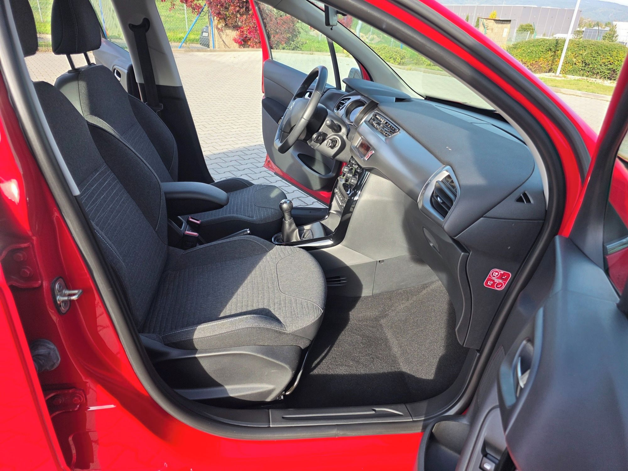 Citroën C3, 1,2l, manual, 89 000km - fotka 4