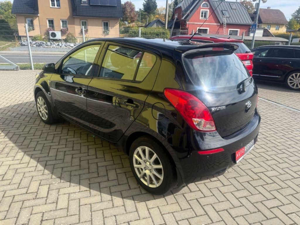 Hyundai i20, 1,2i VÝHŘ.SEDADLA JEN 107tis. - fotka 5