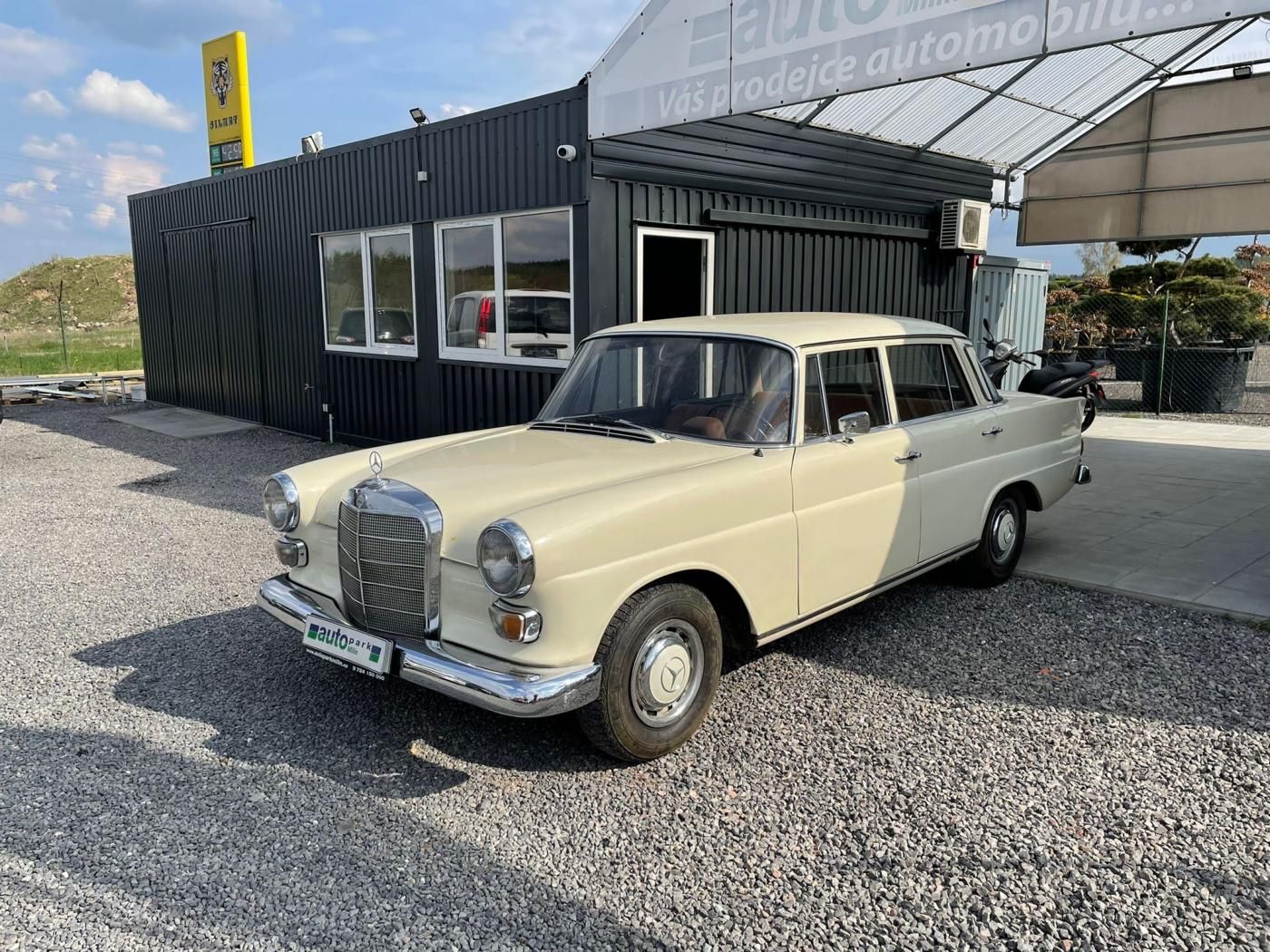 Mercedes-Benz, 2,0 200D