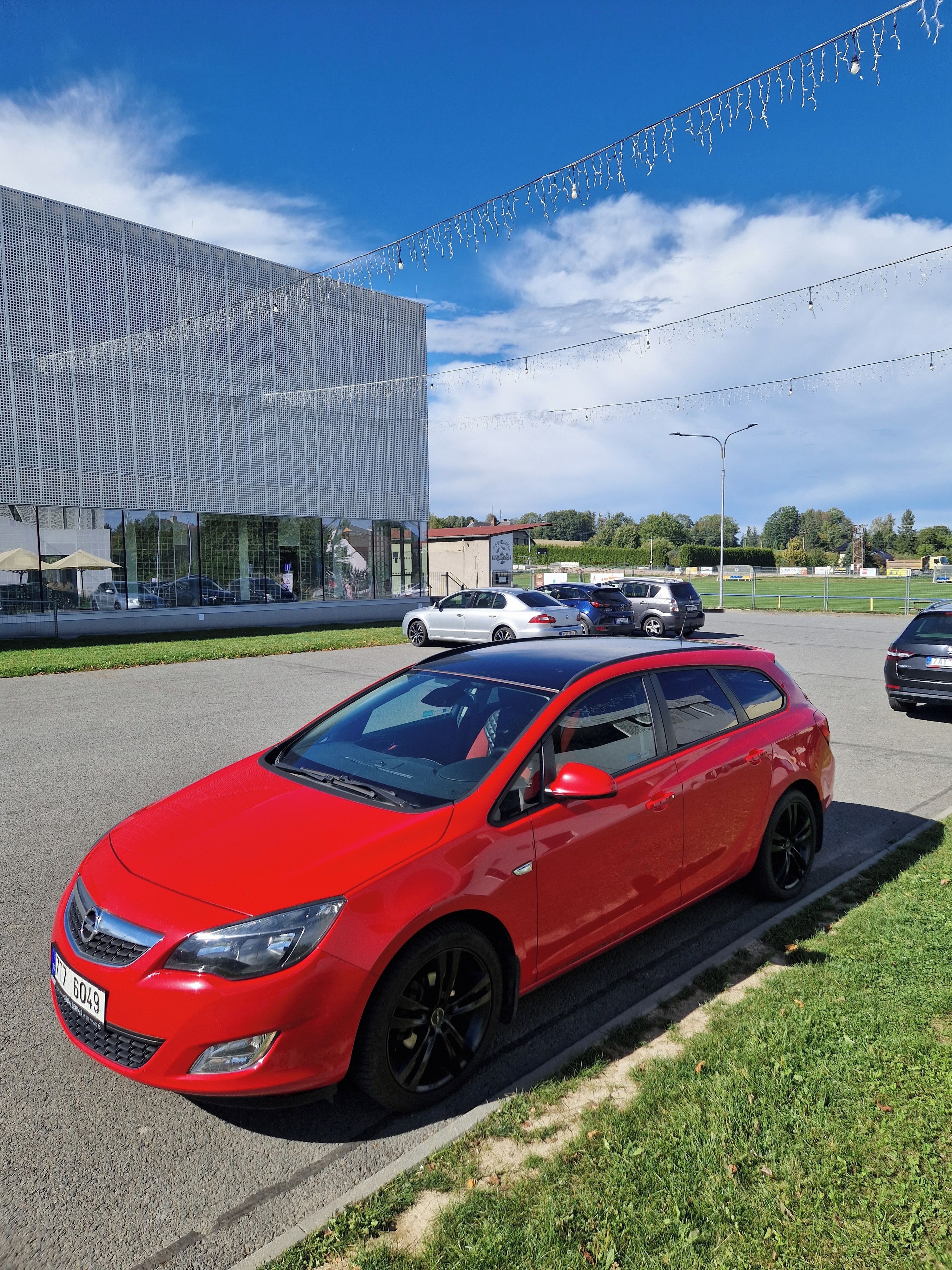 Opel Astra, 1.4 T - fotka 4