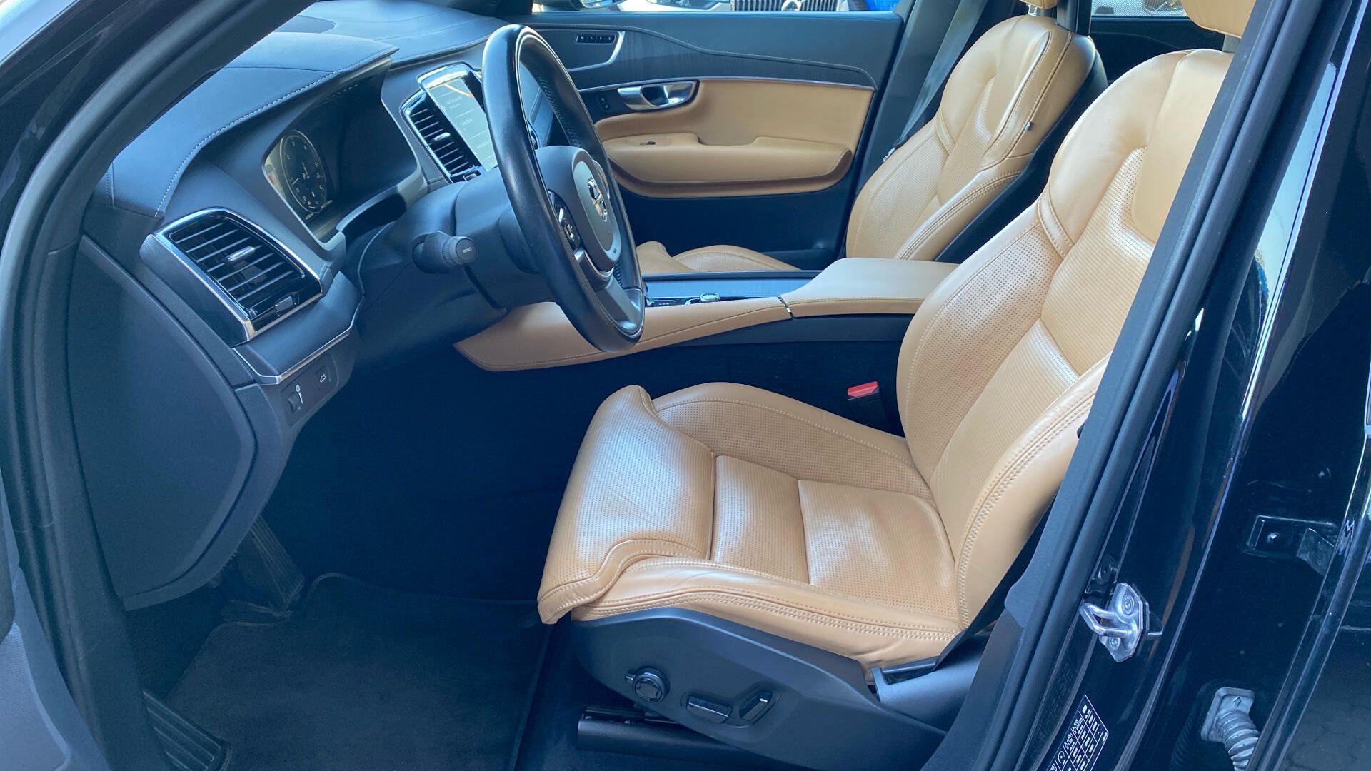Volvo XC90, INSCRIPTION, B5 AWD, 173+10 kW - fotka 5