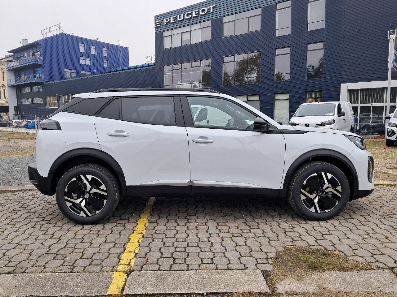 Peugeot 2008, ALLURE Hybrid 145 e-DCS6 - fotka 4