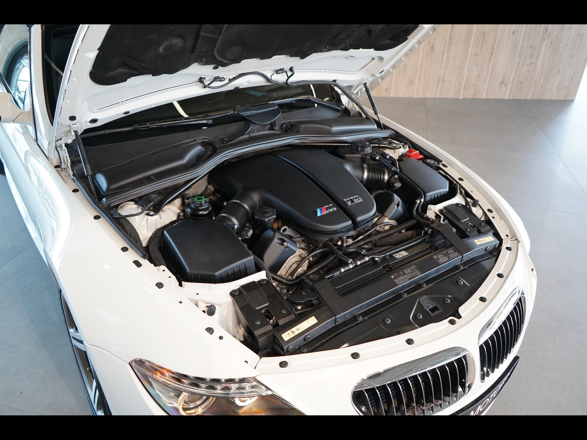 BMW M6, Cabrio, V10,Head-up,Soft-close - fotka 6