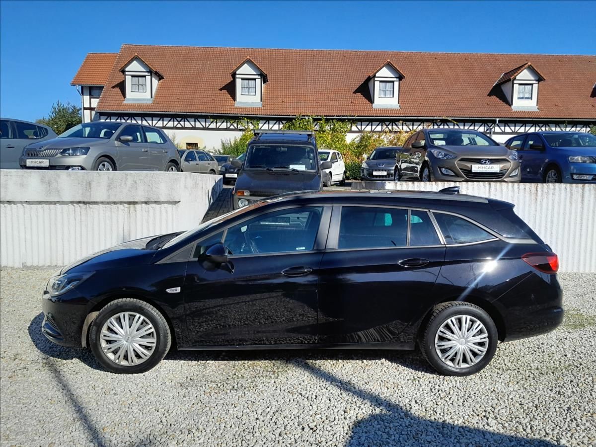 Opel Astra, 1,6 CDTi 81kW - fotka 4