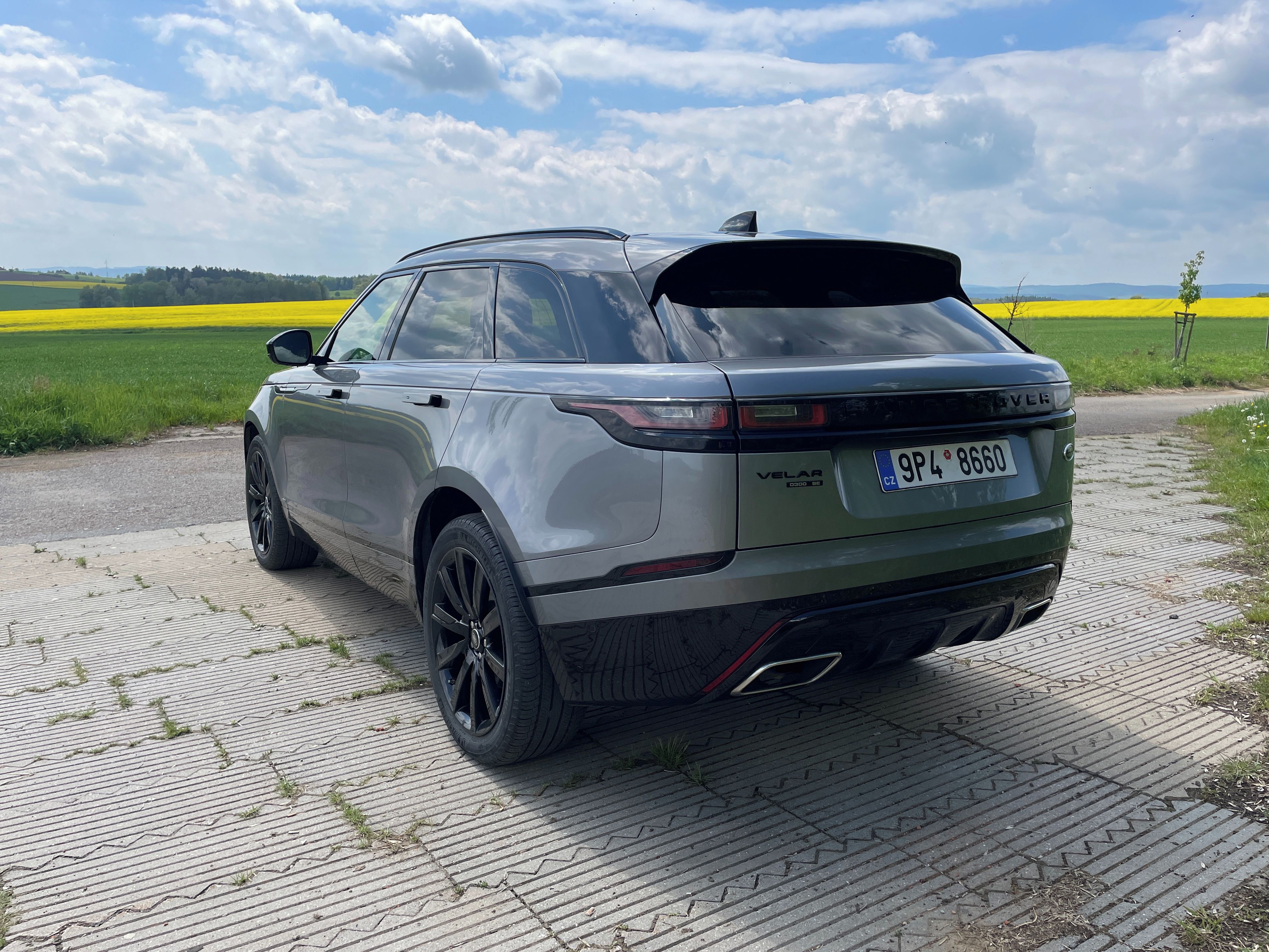 Land Rover Range Rover Velar, R-Dynamic D300 SE 3,0 V6 AWD - fotka 4