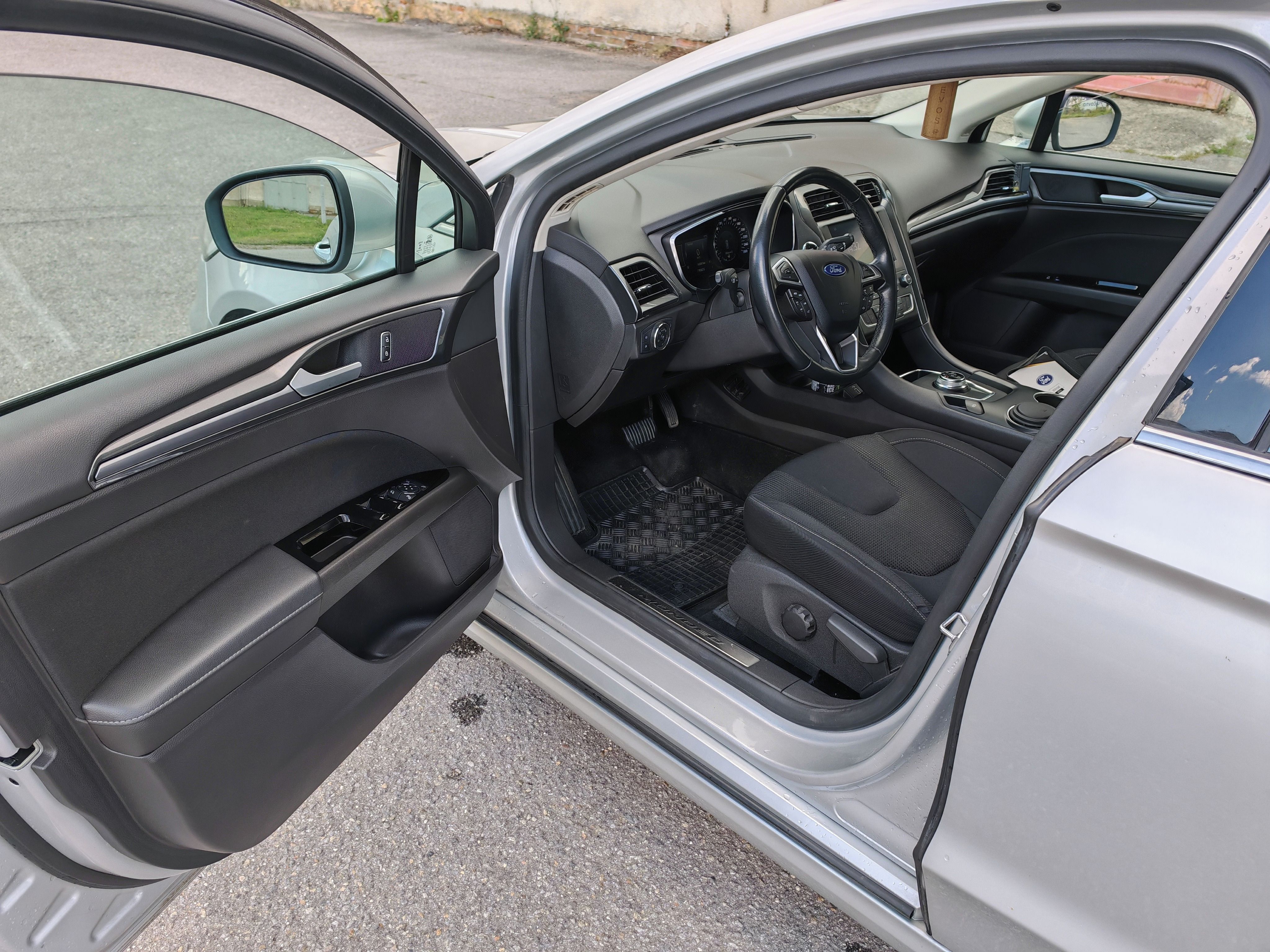 Ford Mondeo - fotka 4