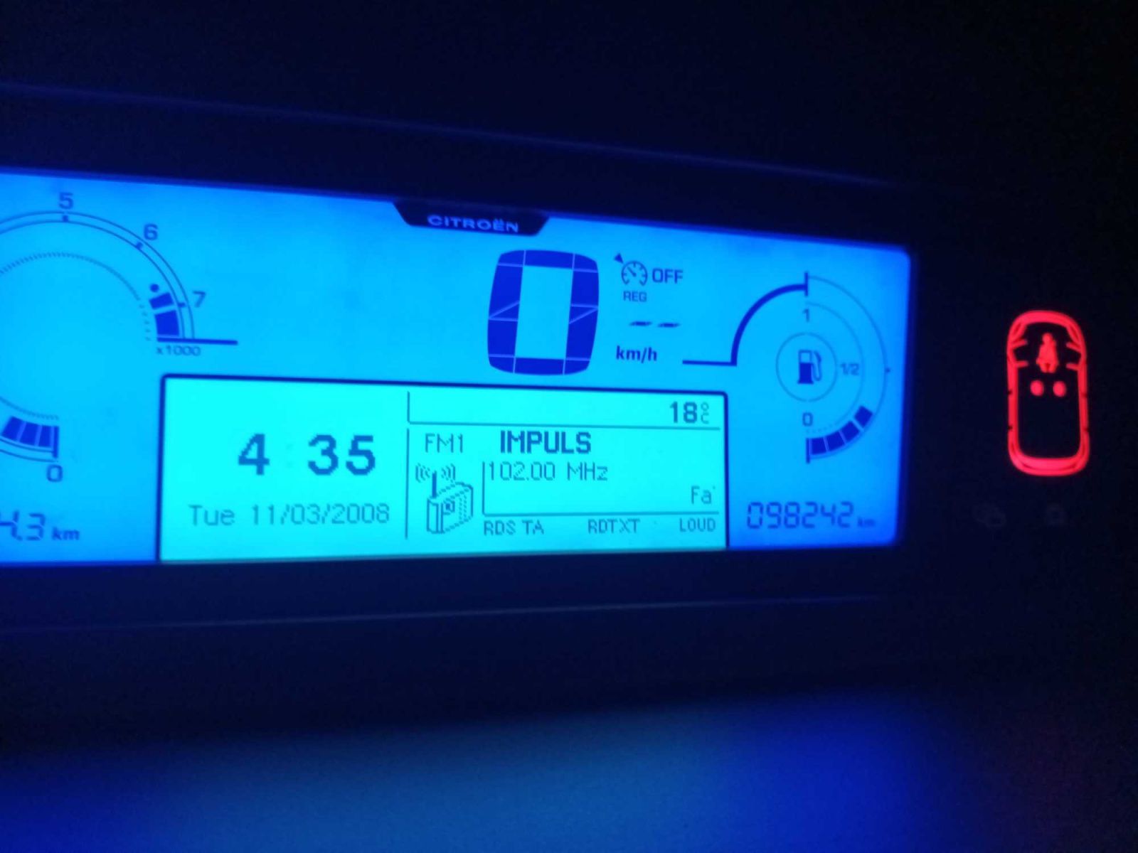 Citroën C4 Picasso, 1.6 i, Automatická klima - fotka 3