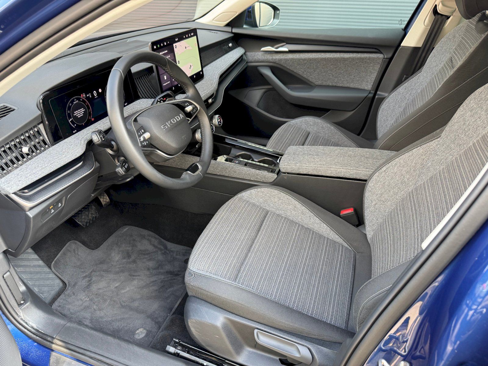 Škoda Superb, DSG 2.0 TDI 110 kW Selection - fotka 6