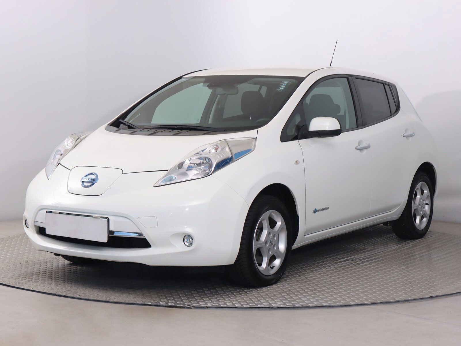 Nissan LEAF, 30 kWh, SoH 75%, Automat - fotka 2