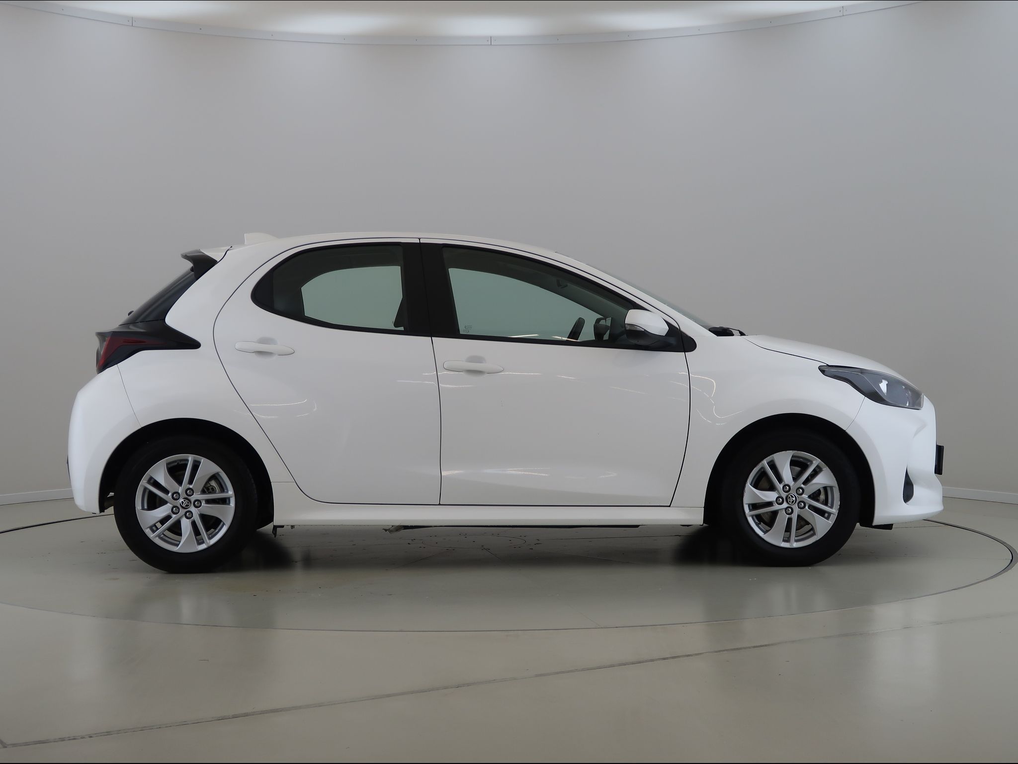 Toyota Yaris, 1.5,Hybrid,68KW,CZ,1Maj - fotka 4