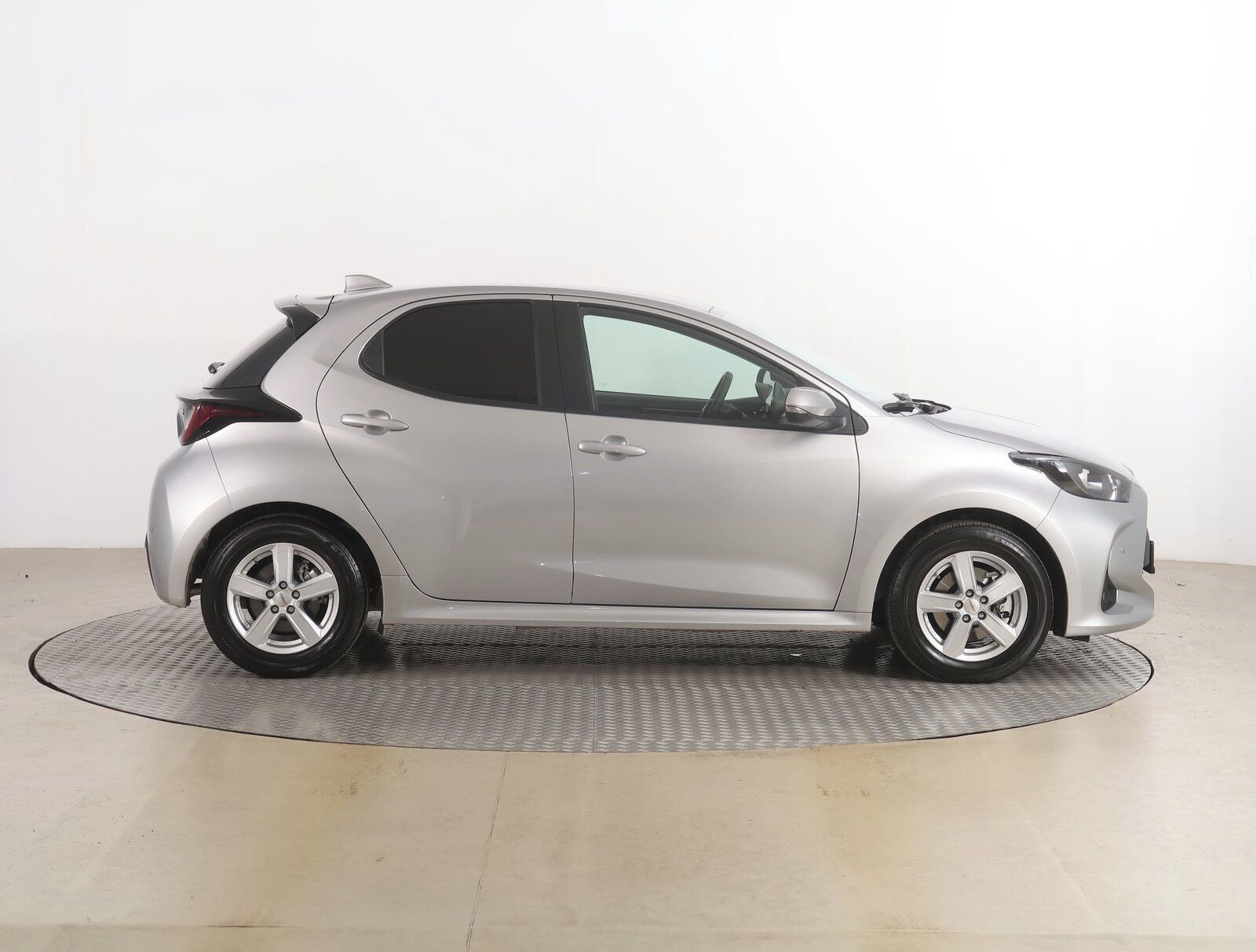 Toyota Yaris, 1.5 VVT-i Hybrid, Automat - fotka 6