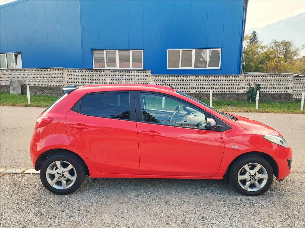 Mazda 2, 1,3 16V Hot +Klima+Webasto+ - fotka 5