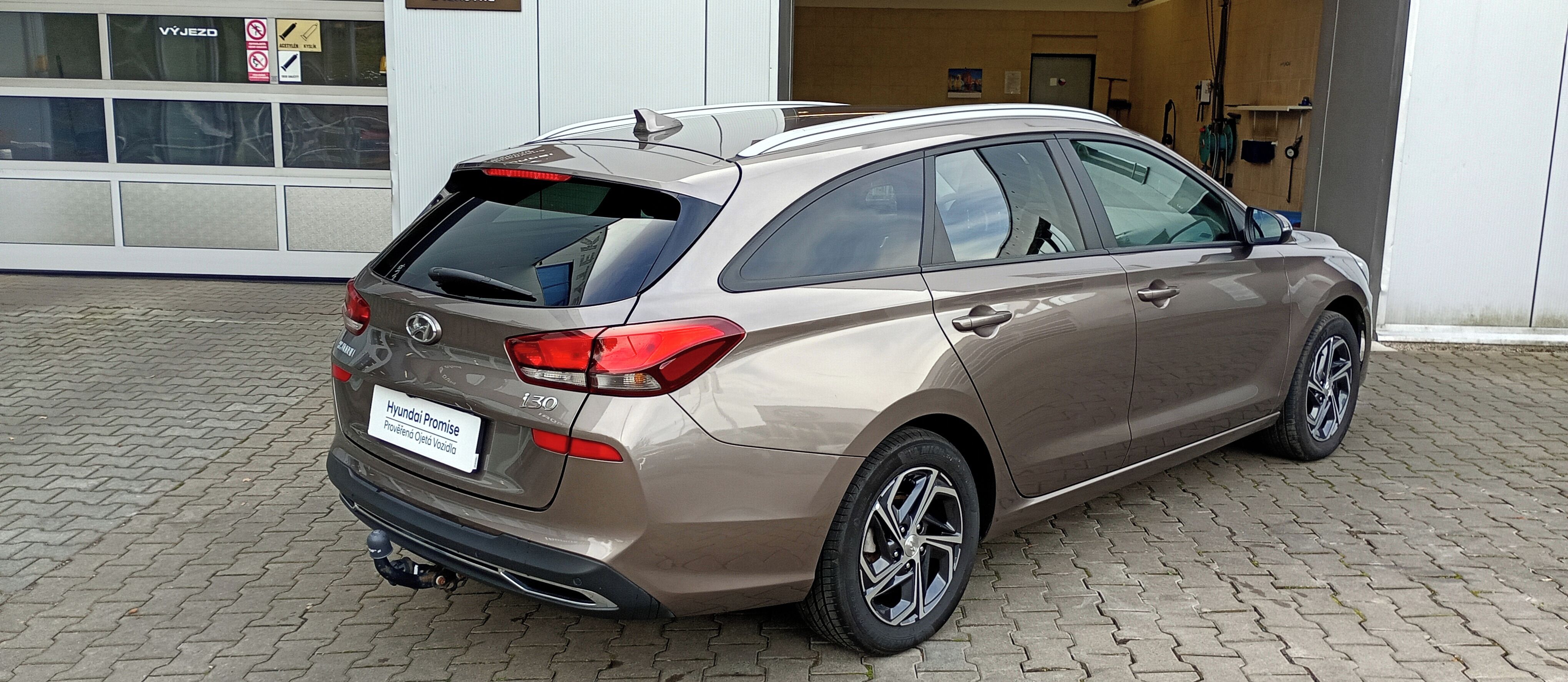 Hyundai i30, 1.5 81kW  Comfort Silky Bronz - fotka 2