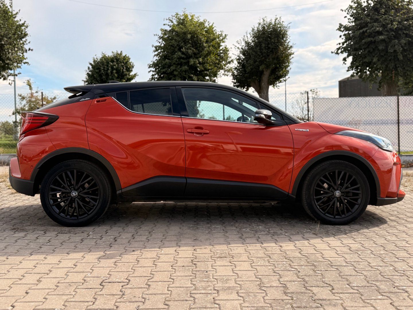 Toyota C-HR, 2.0 2.0 Hybrid E-CVT Selection - fotka 4