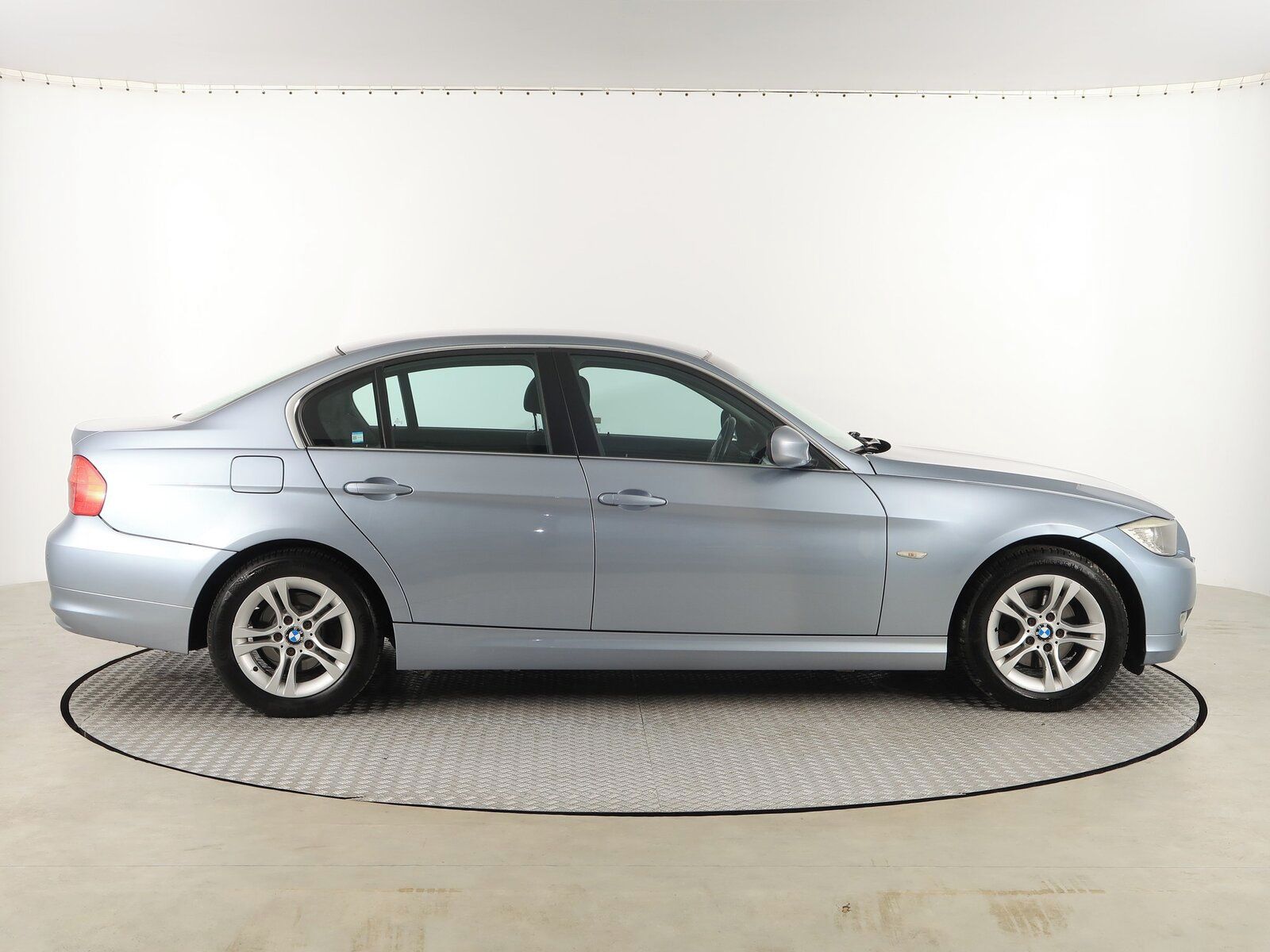 BMW Řada 3, 316 d - fotka 6