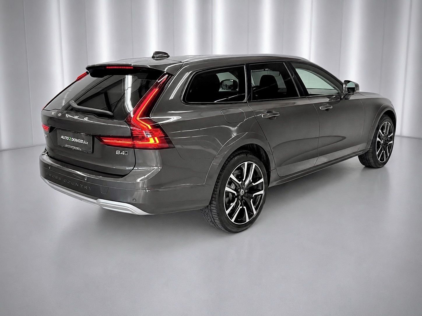Volvo V90, B4 AWD ADVANCED, H&K, PANO - fotka 6