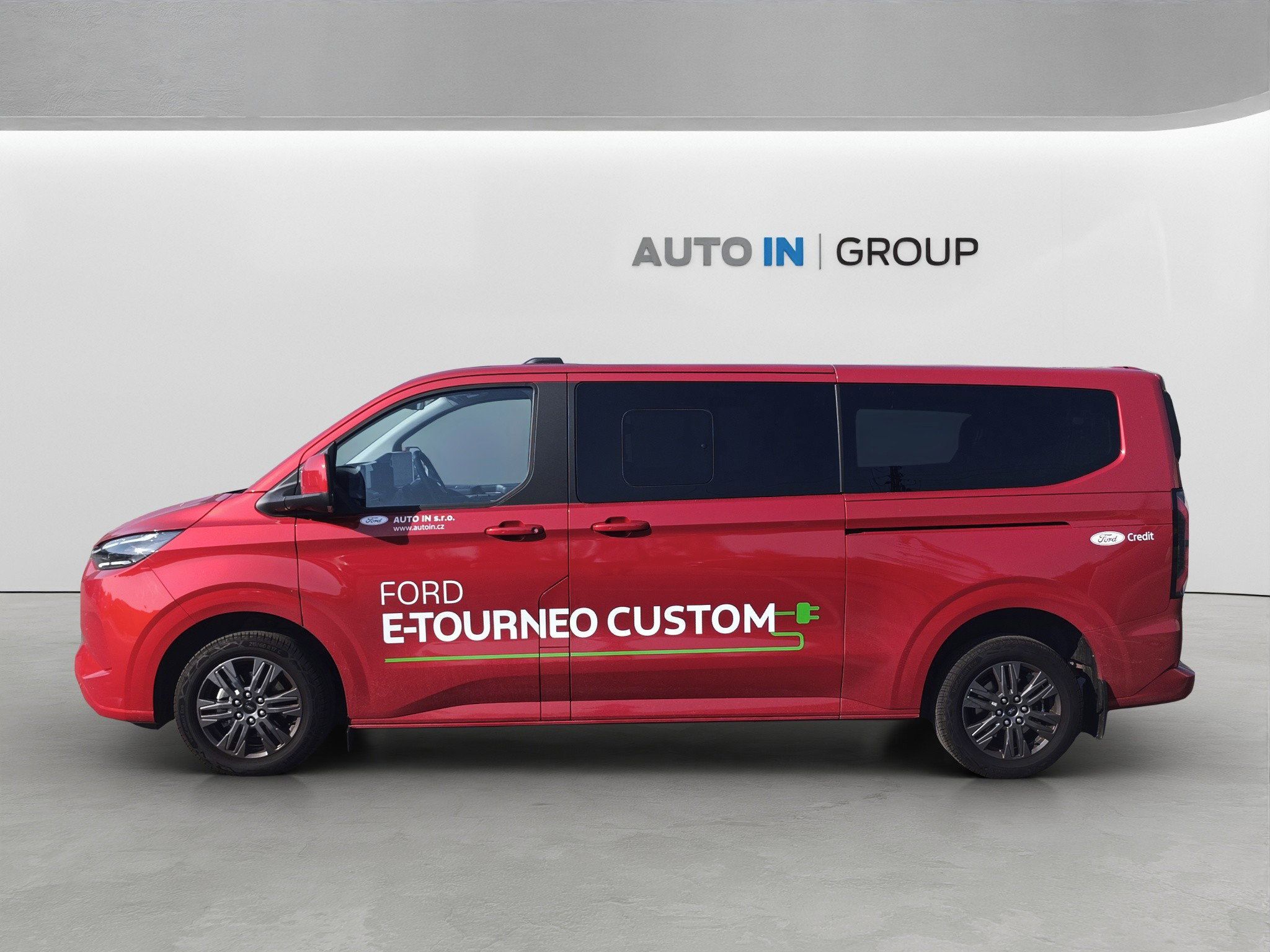 Ford Tourneo Custom, Titanium 64 kWh Elektromotor - fotka 3