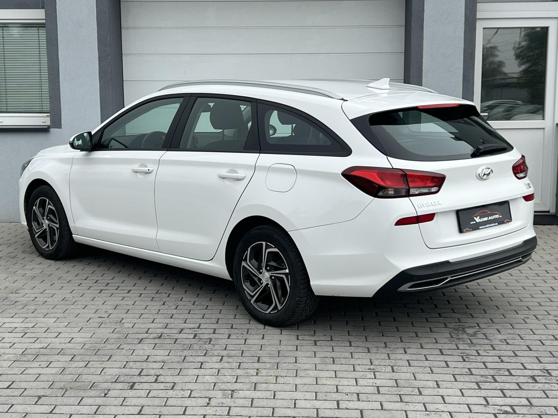 Hyundai i30, 1.5i KAMERA 1.MAJITEL ČR - fotka 3