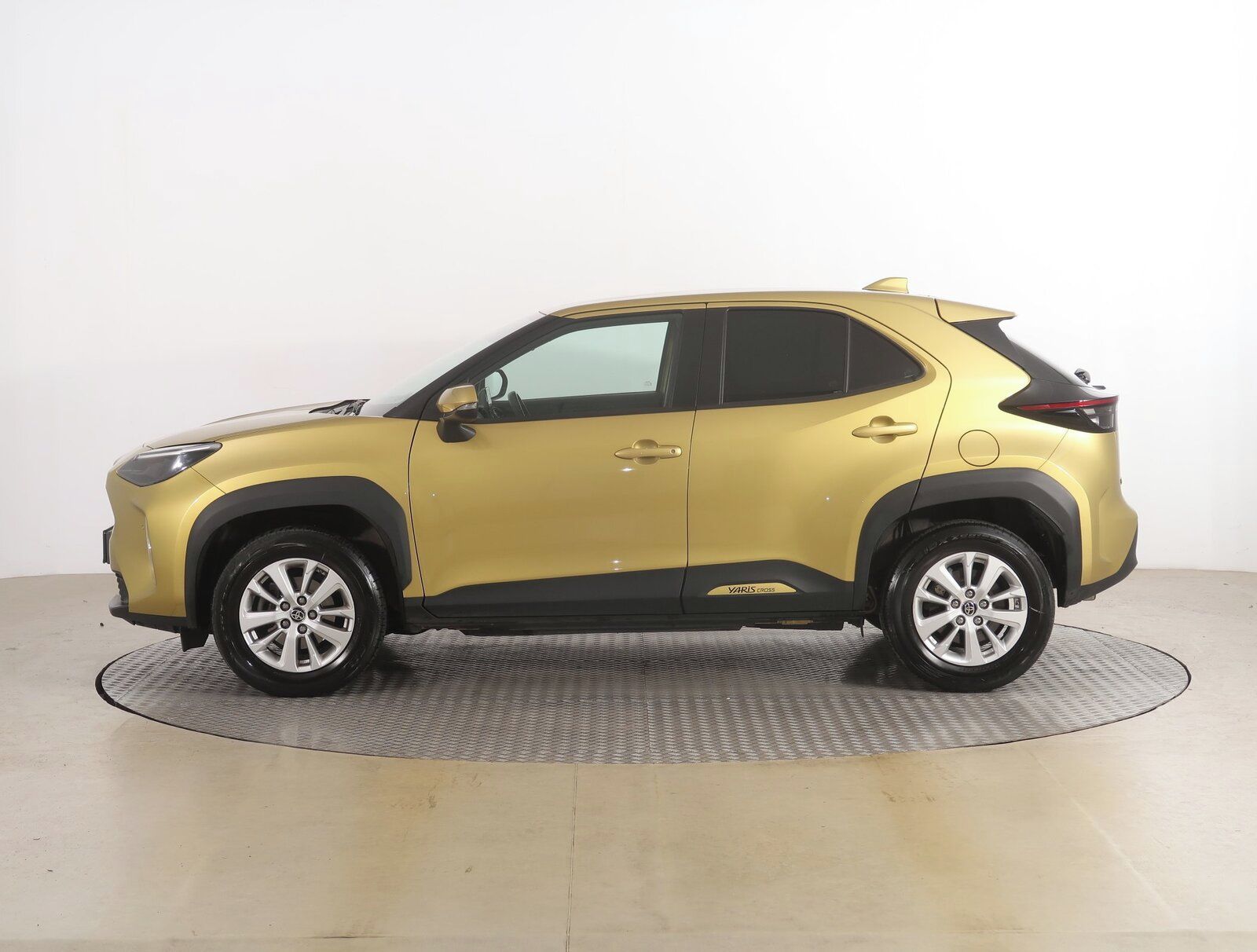 Toyota Yaris Cross, 1.5 VVT-i, Serv.kniha - fotka 3