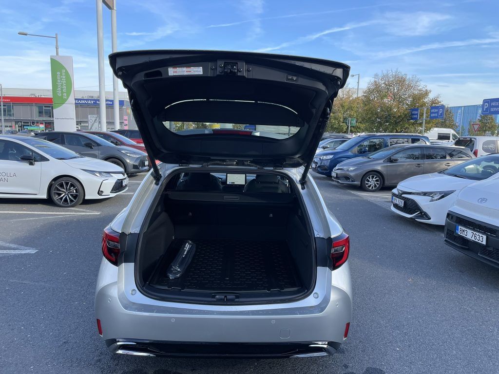 Toyota Corolla, 2.0 HEV - fotka 6