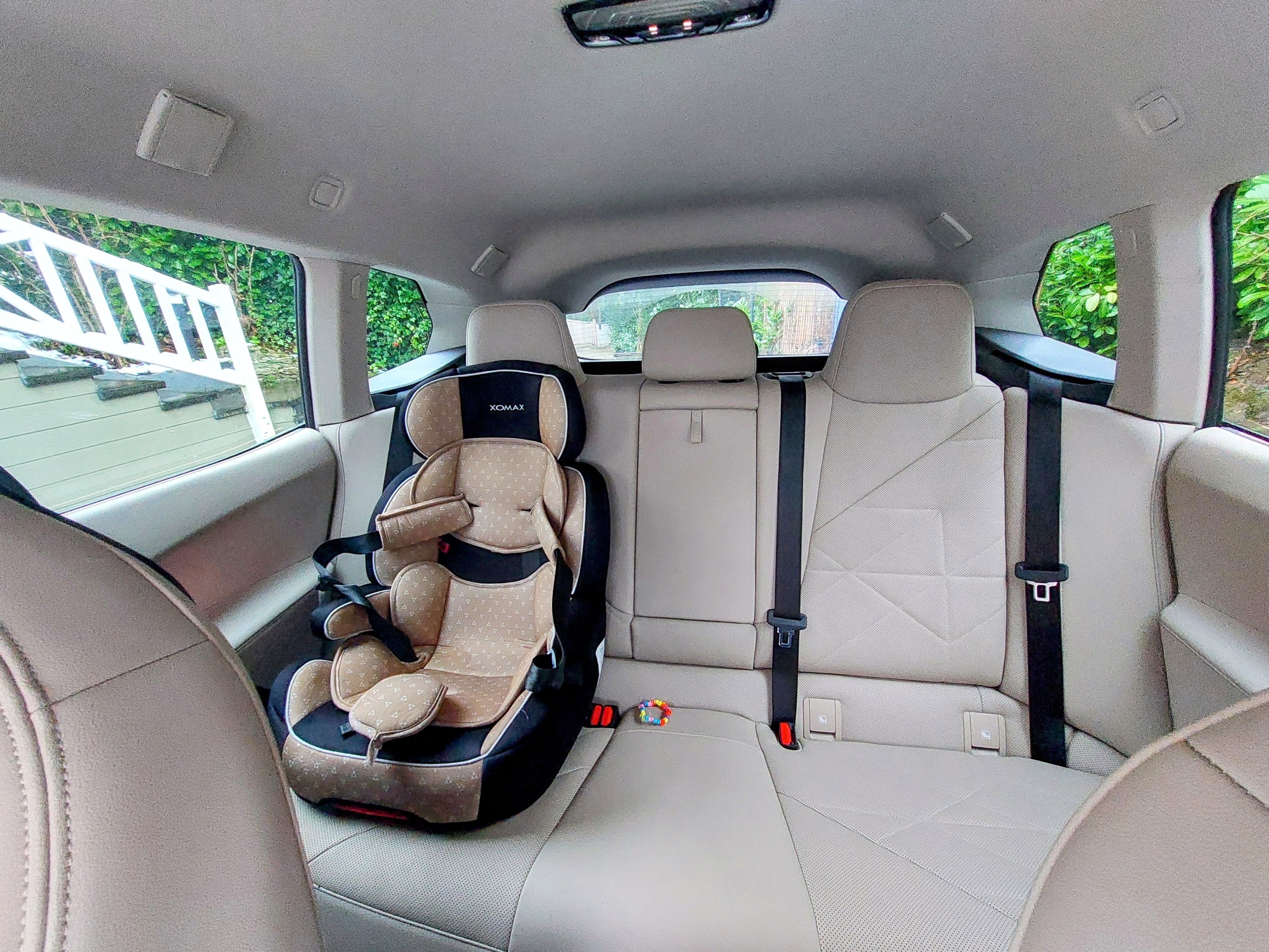 BMW iX, xDrive40 - fotka 5